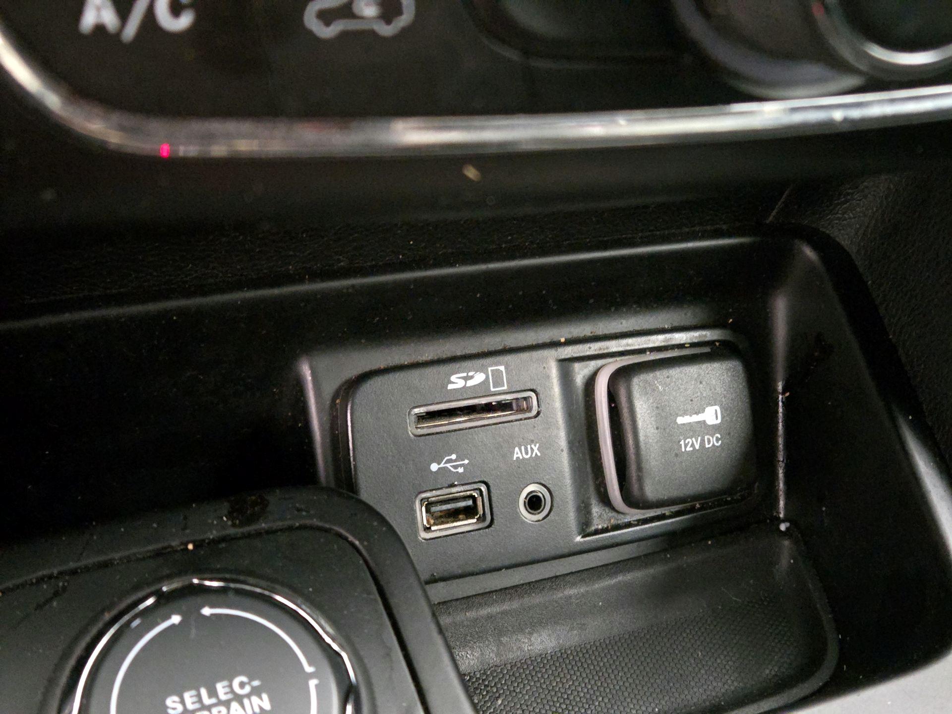 Thumbnail: 2016 Jeep Cherokee - 18