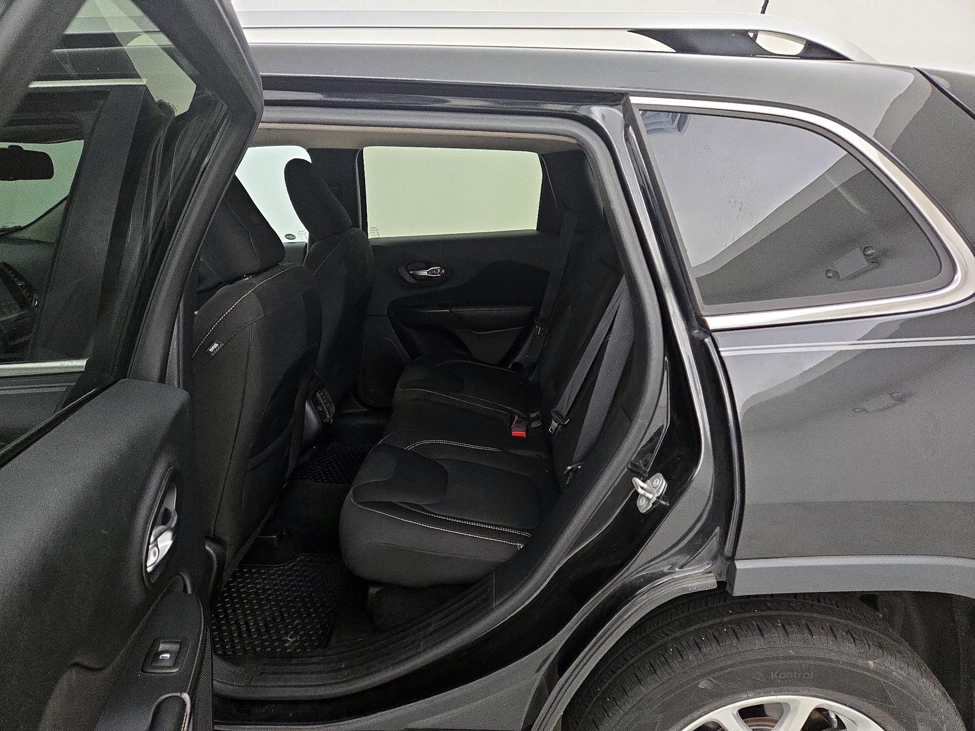 Thumbnail: 2016 Jeep Cherokee - 19