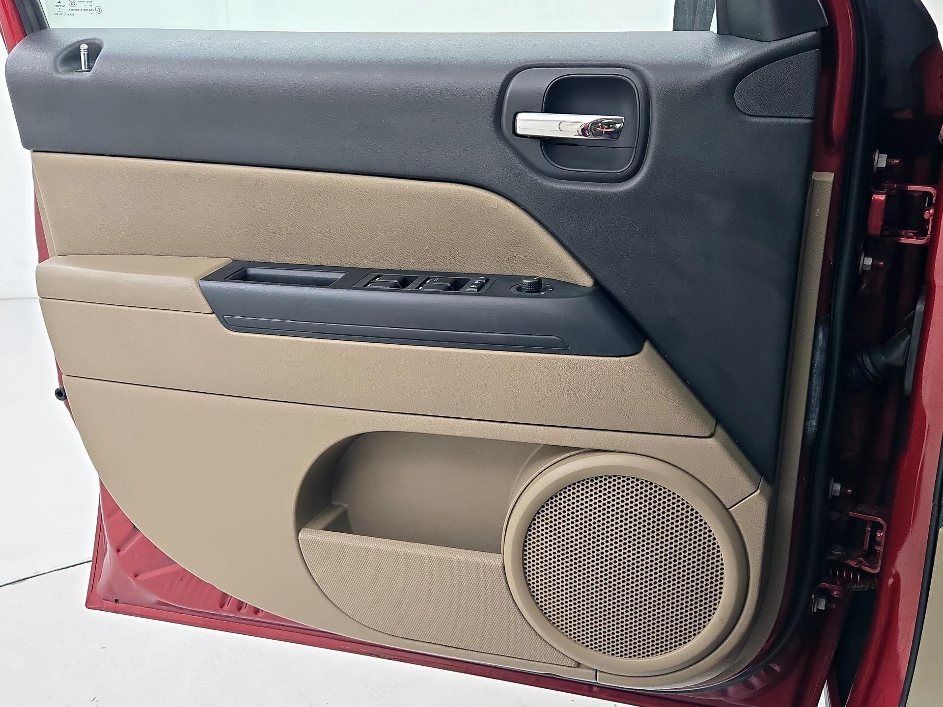 Thumbnail: 2016 Jeep Patriot - 12
