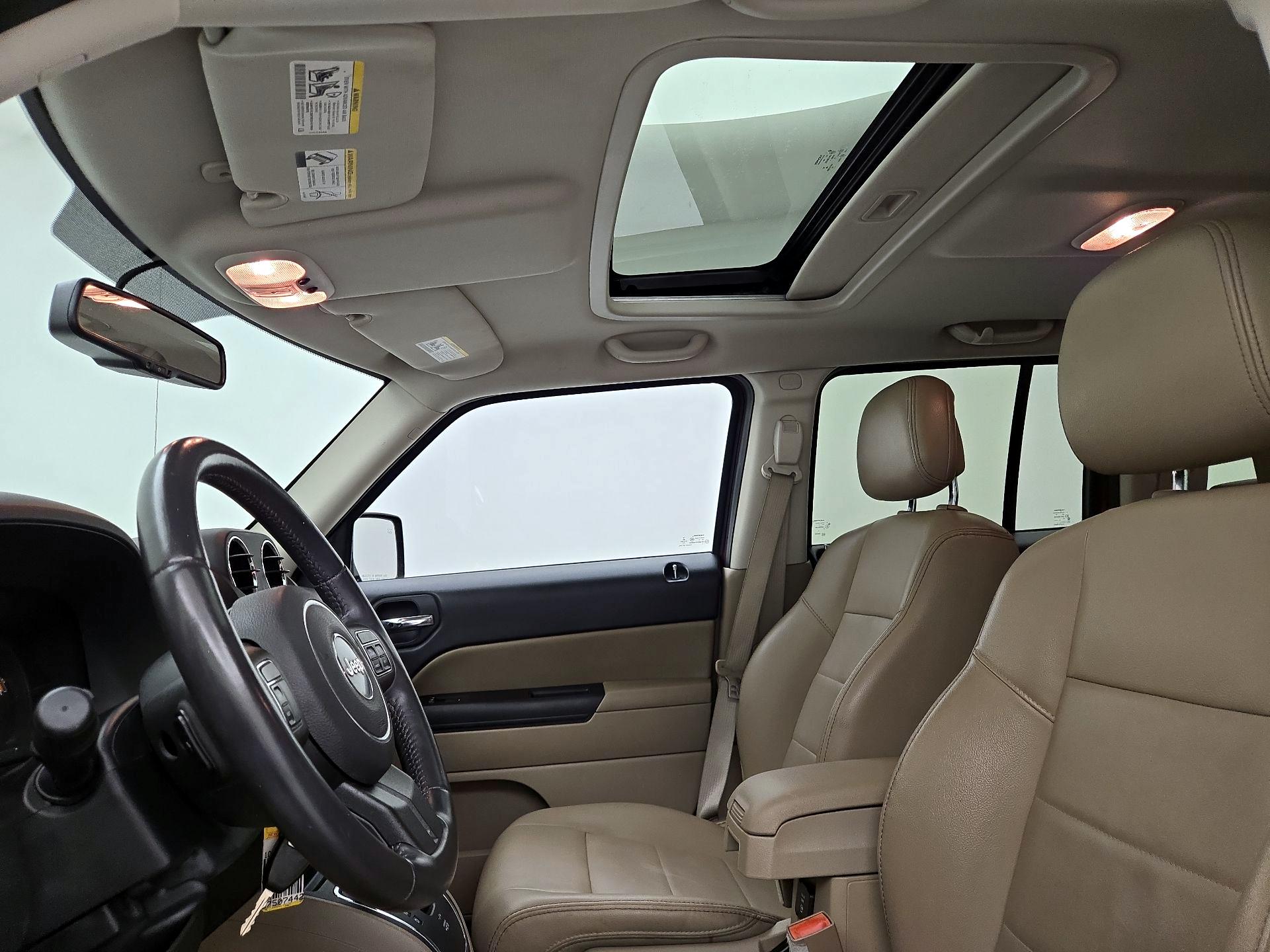 Thumbnail: 2016 Jeep Patriot - 16