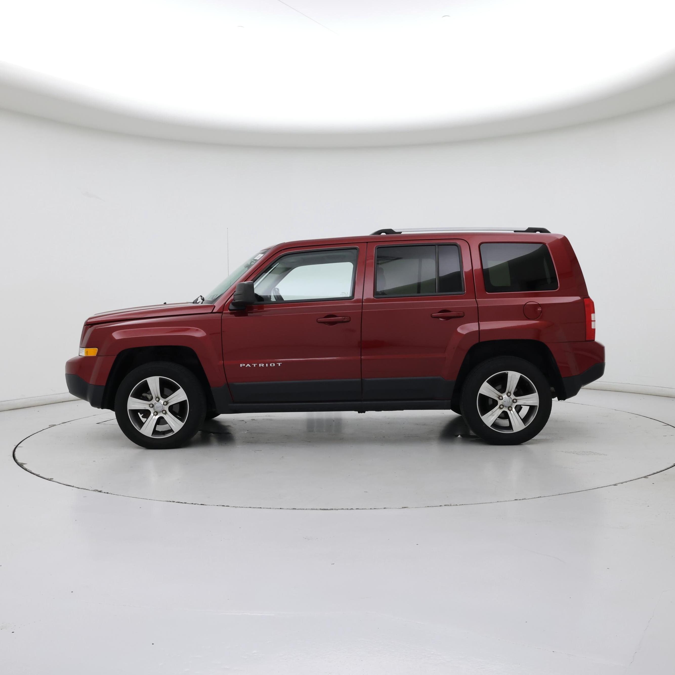 Thumbnail: 2016 Jeep Patriot - 3