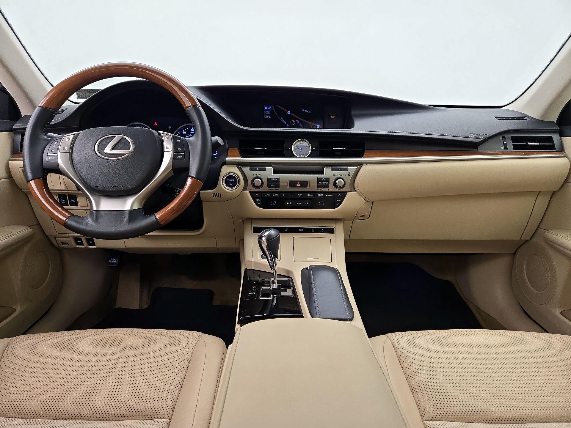 Thumbnail: 2013 Lexus ES - 9