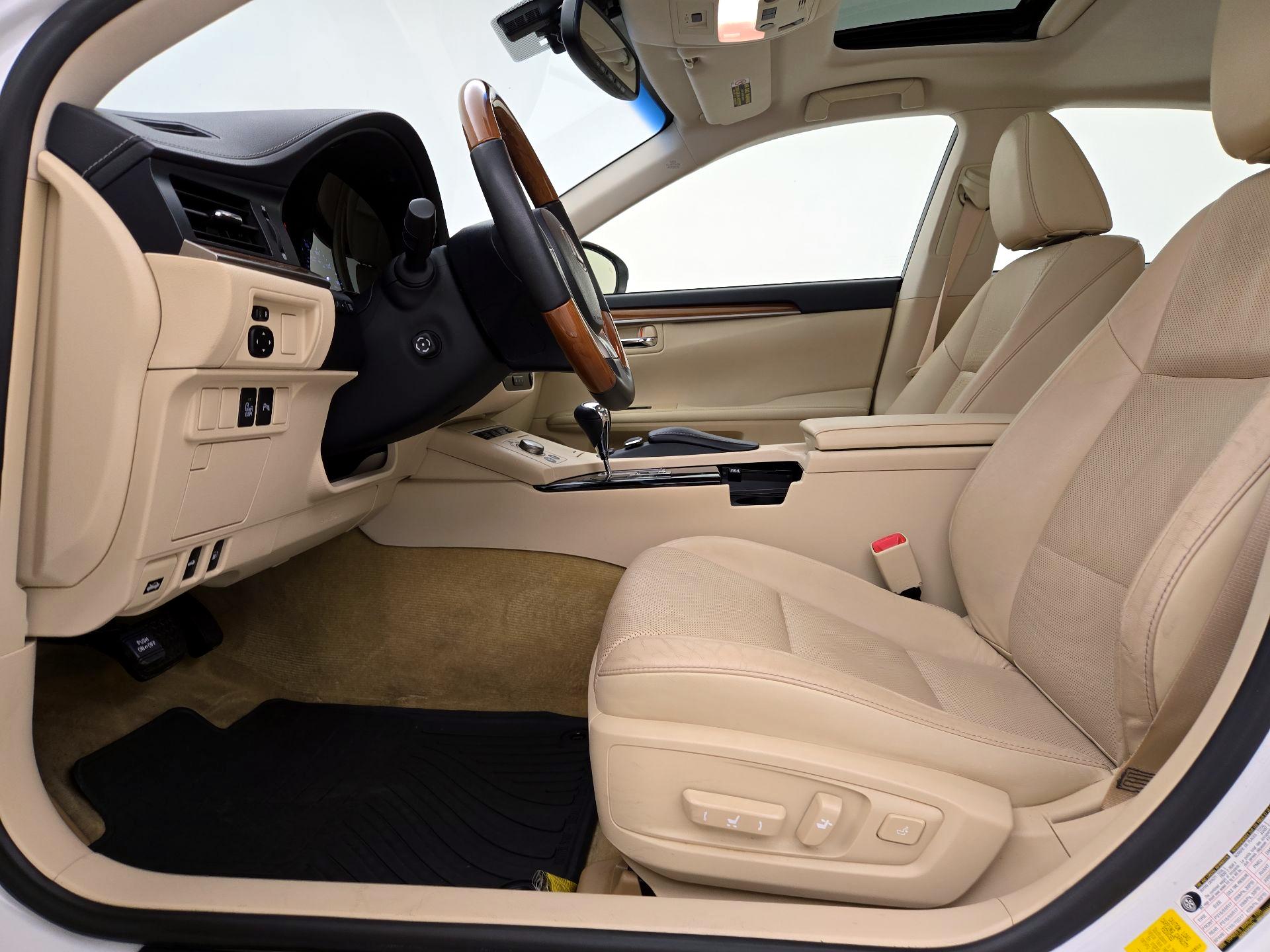 Thumbnail: 2013 Lexus ES - 11