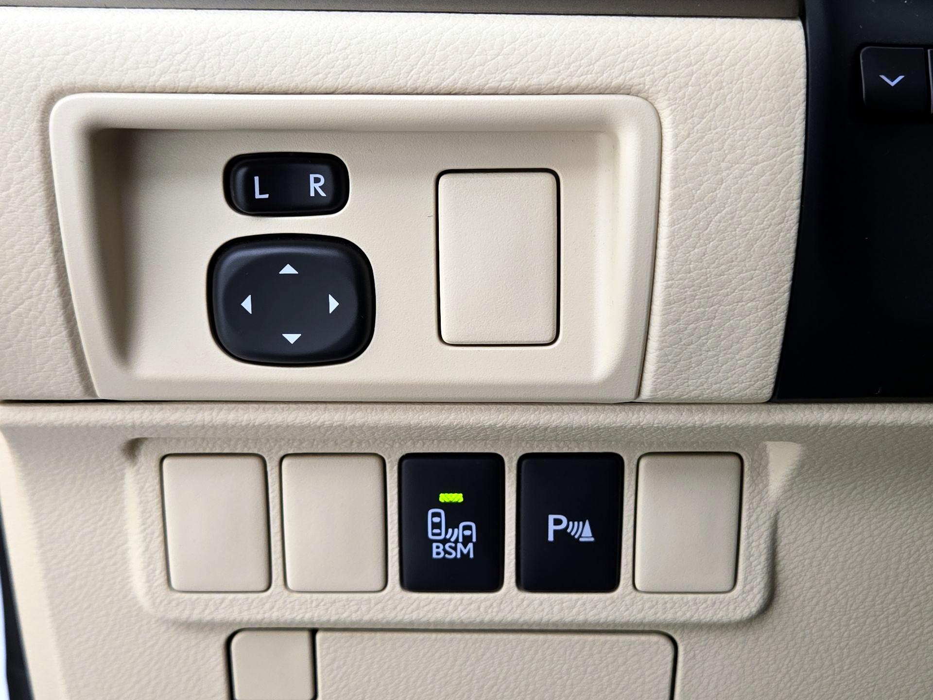 Thumbnail: 2013 Lexus ES - 13