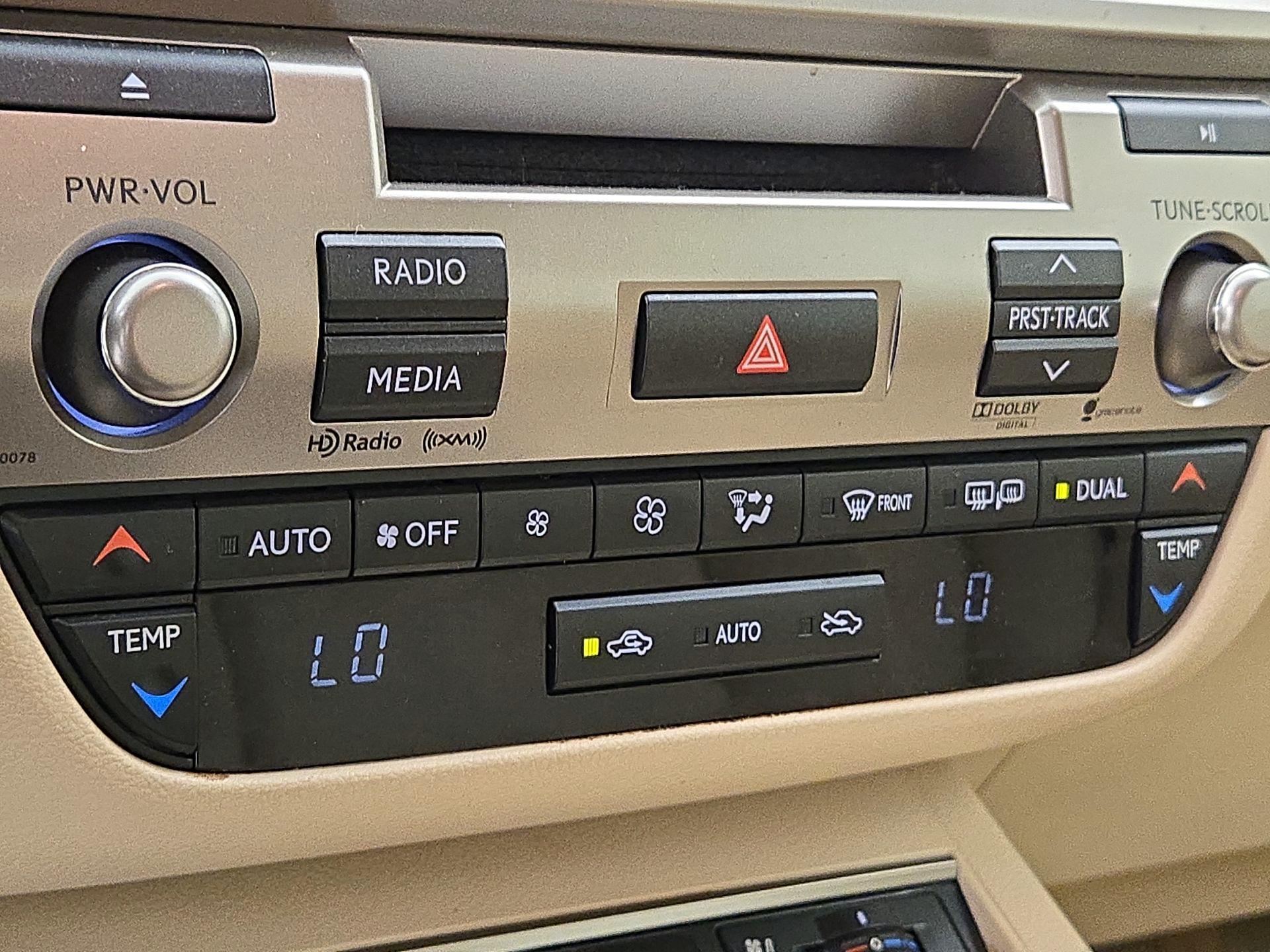Thumbnail: 2013 Lexus ES - 17