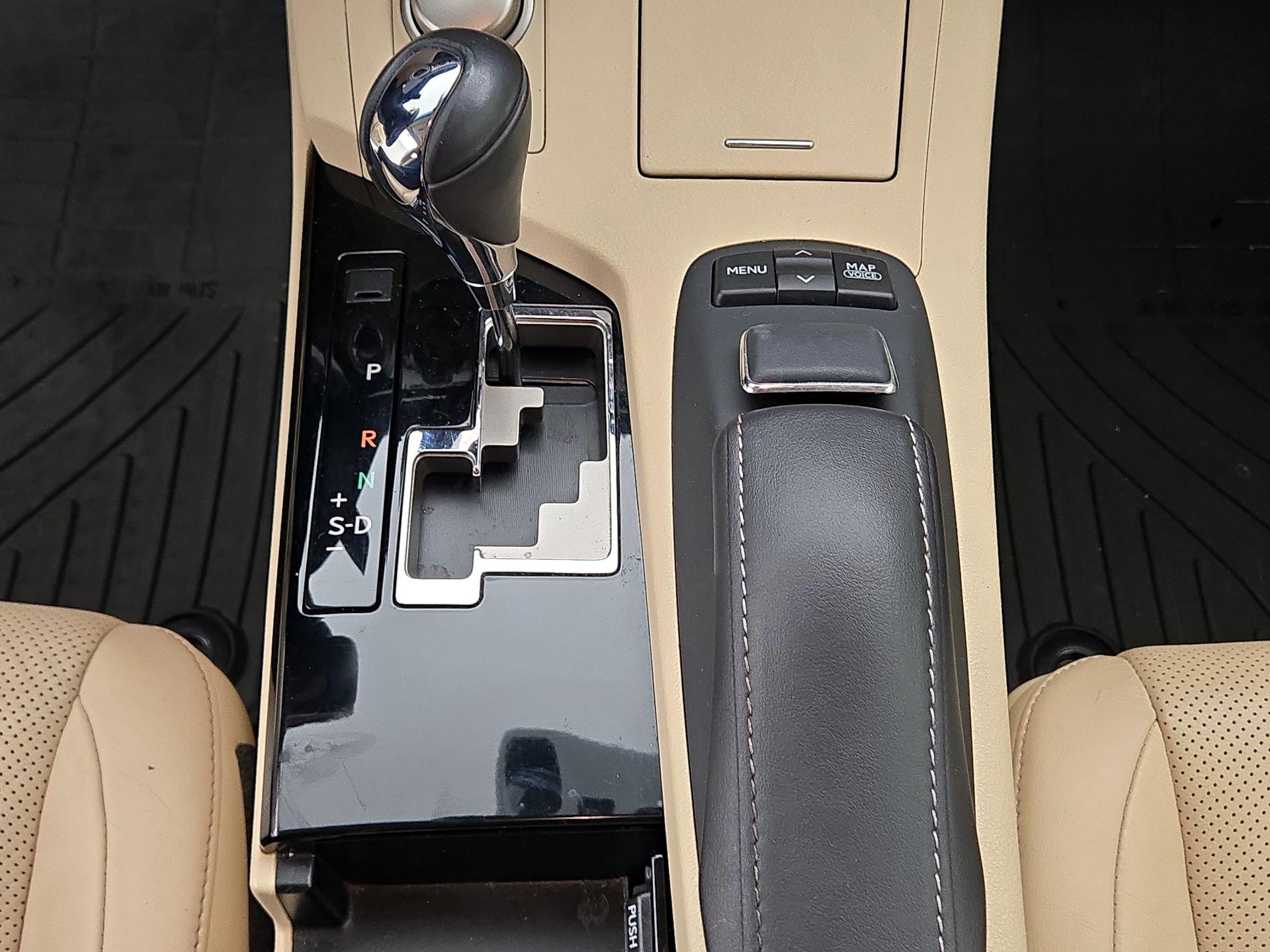 Thumbnail: 2013 Lexus ES - 18