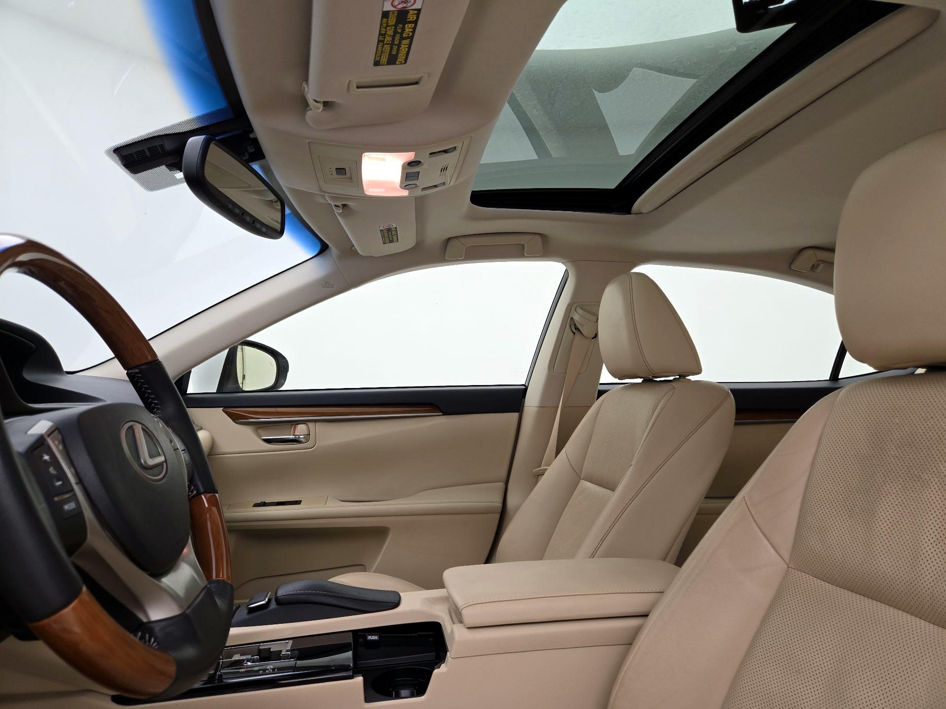 Thumbnail: 2013 Lexus ES - 20