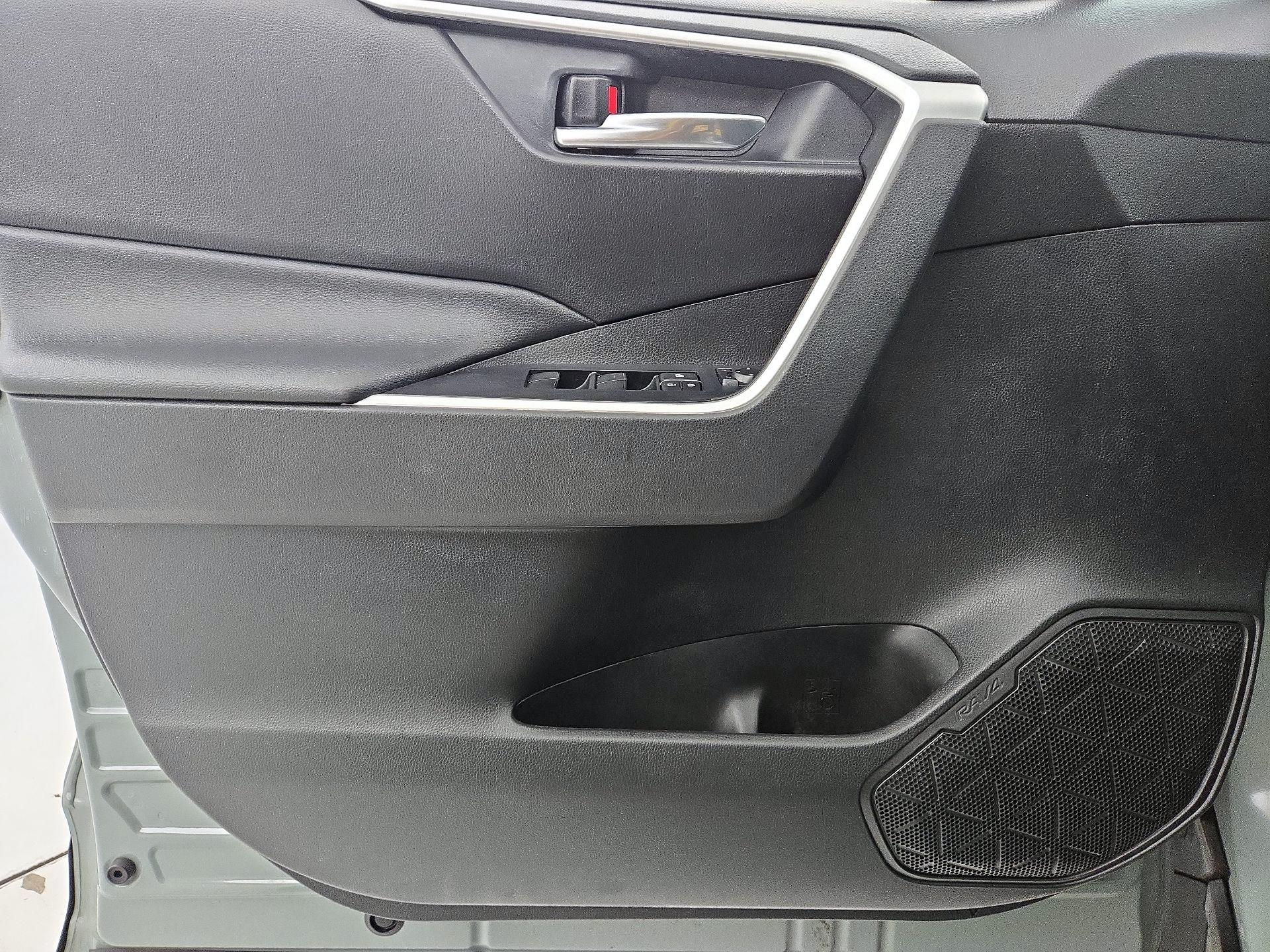 Thumbnail: 2020 Toyota RAV4 - 12