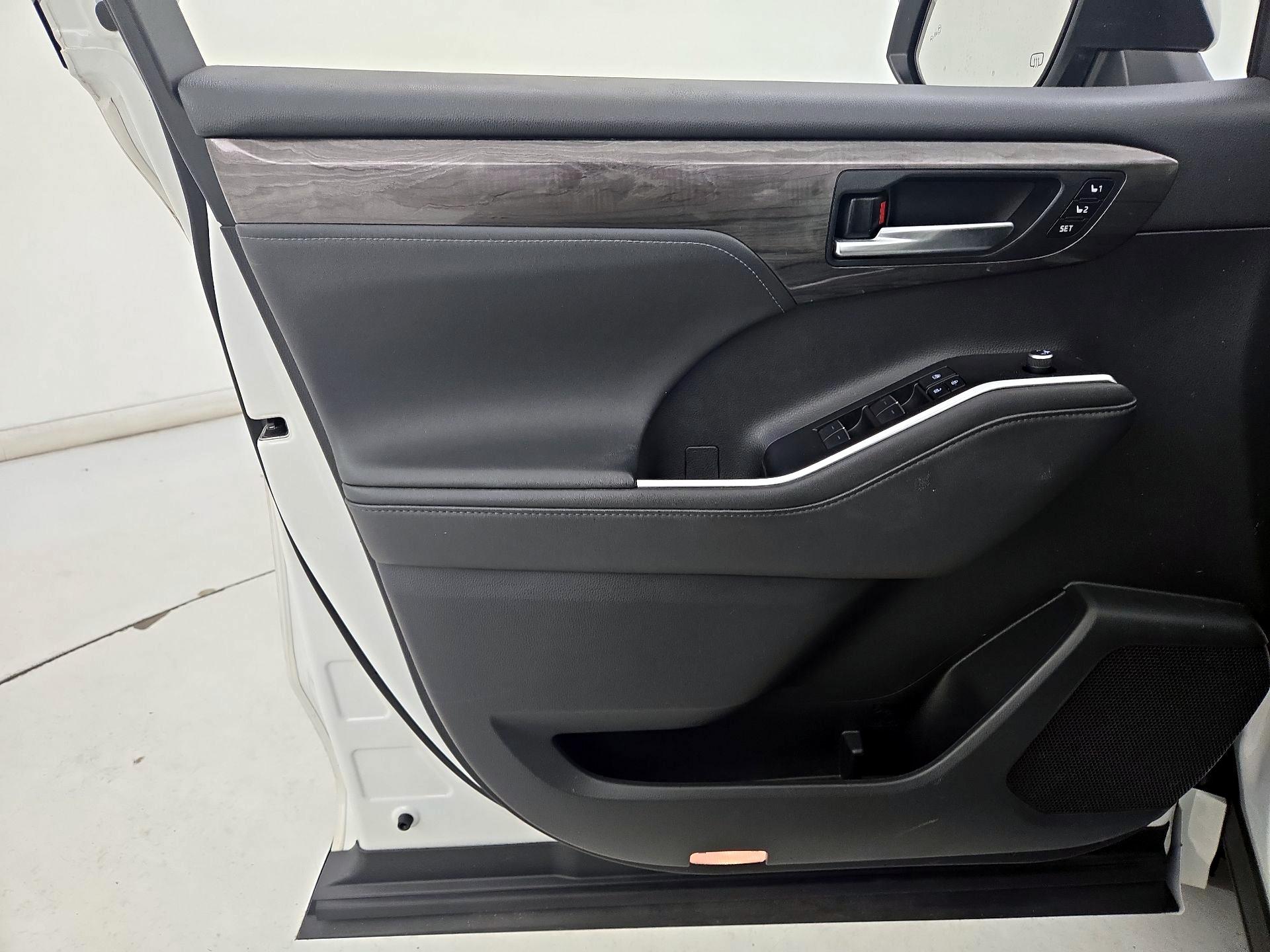Thumbnail: 2020 Toyota Highlander - 12