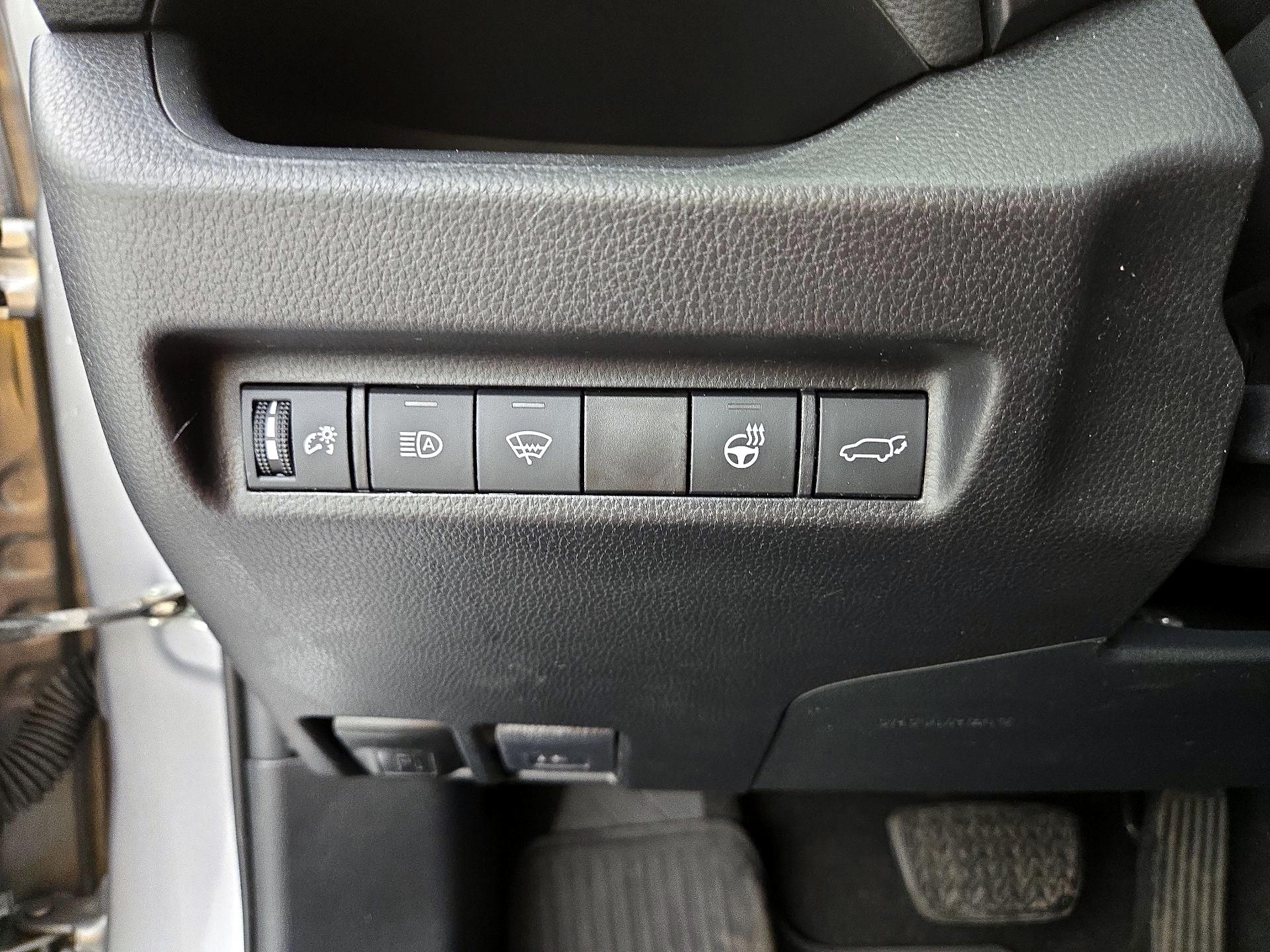 Thumbnail: 2021 Toyota RAV4 - 13