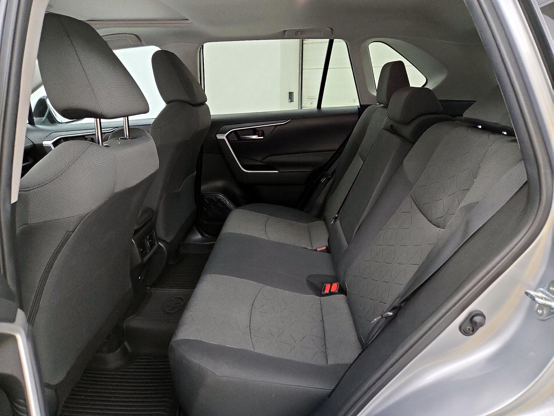 Thumbnail: 2021 Toyota RAV4 - 20