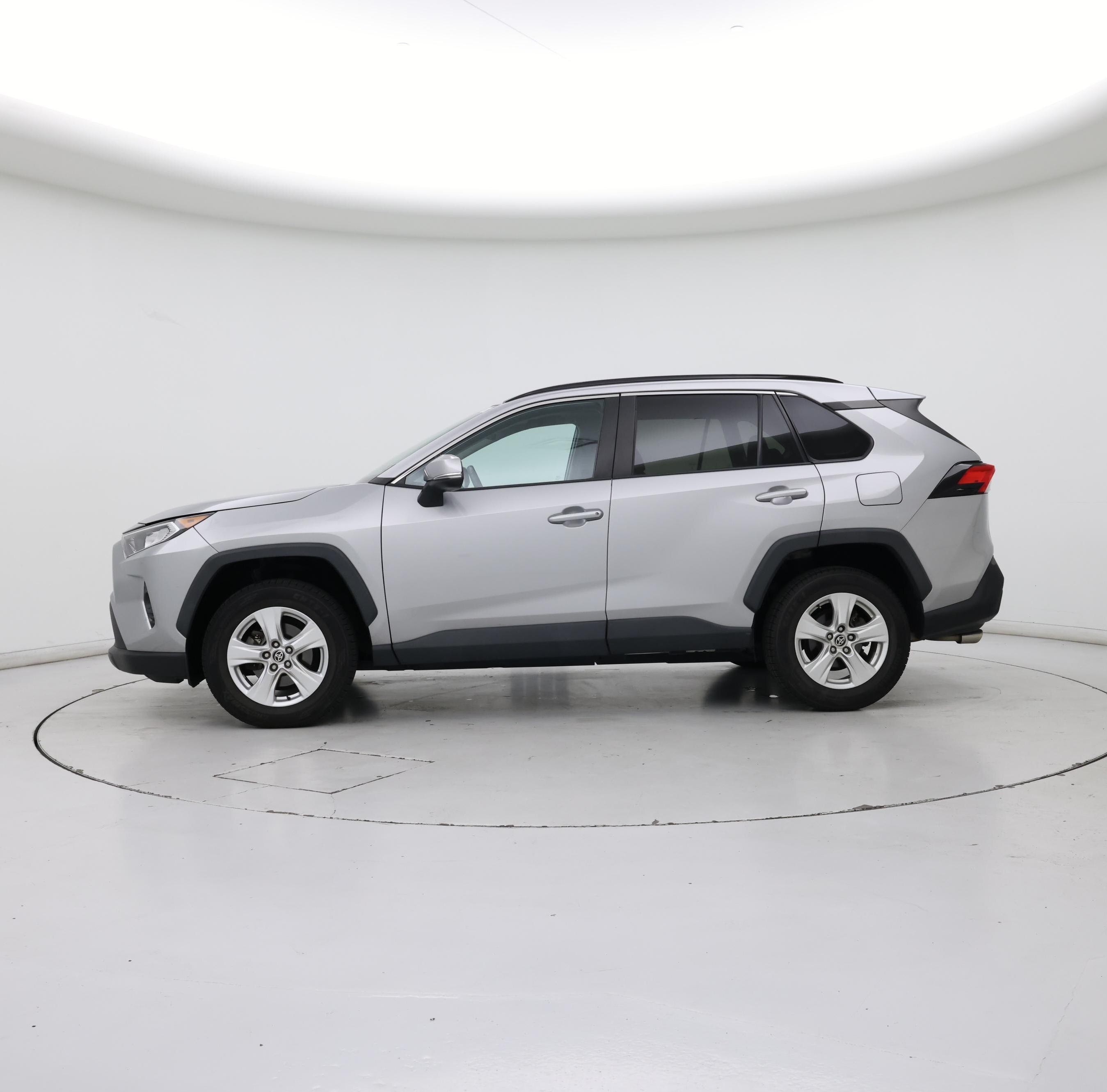 Thumbnail: 2021 Toyota RAV4 - 3