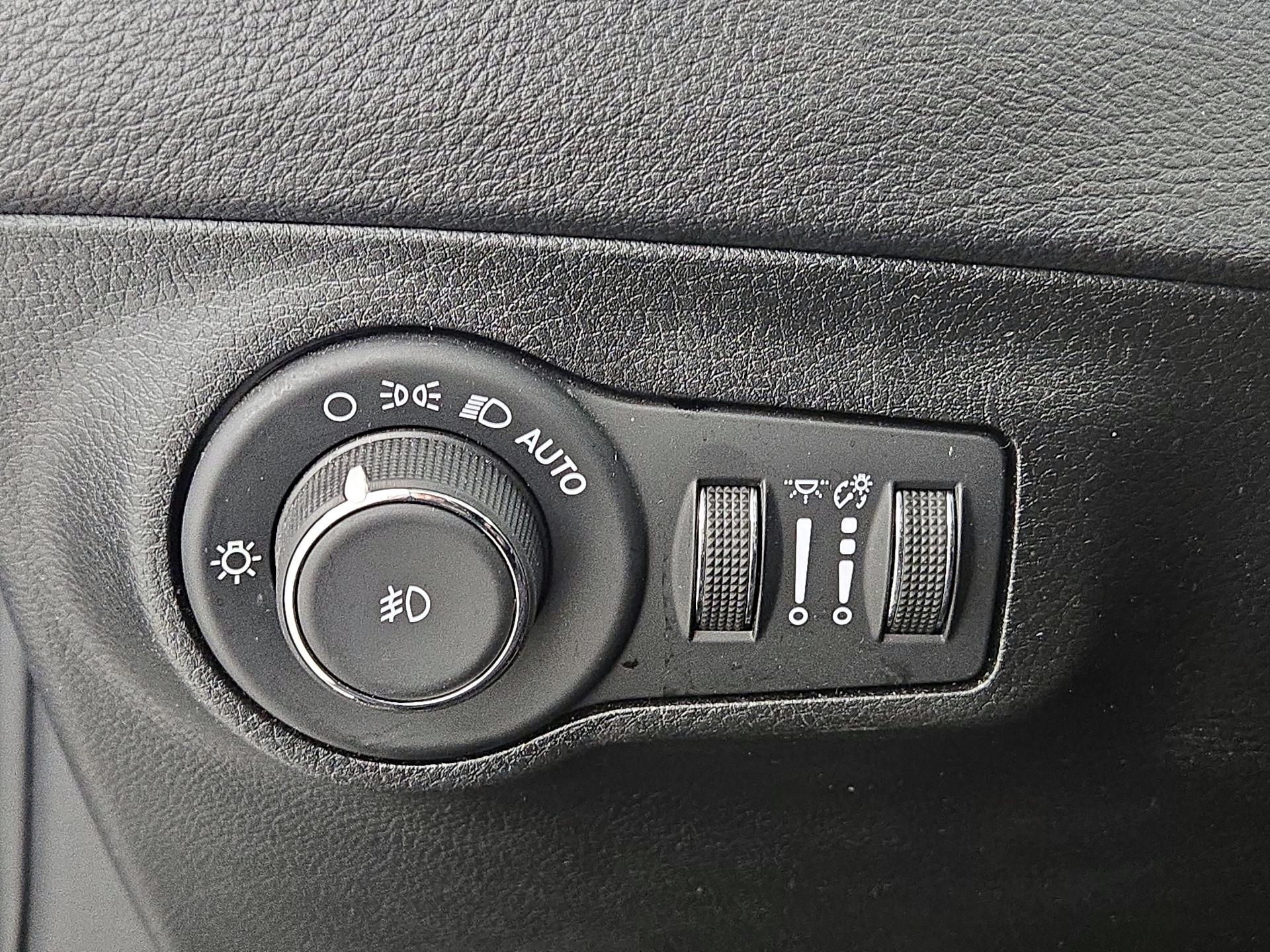 Thumbnail: 2020 Jeep Compass - 13