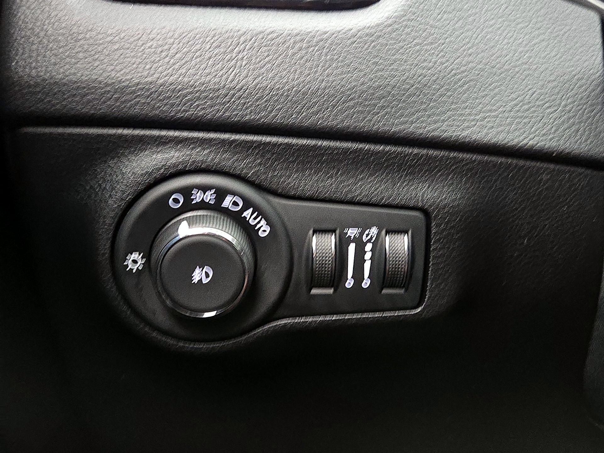 Thumbnail: 2020 Jeep Compass - 13