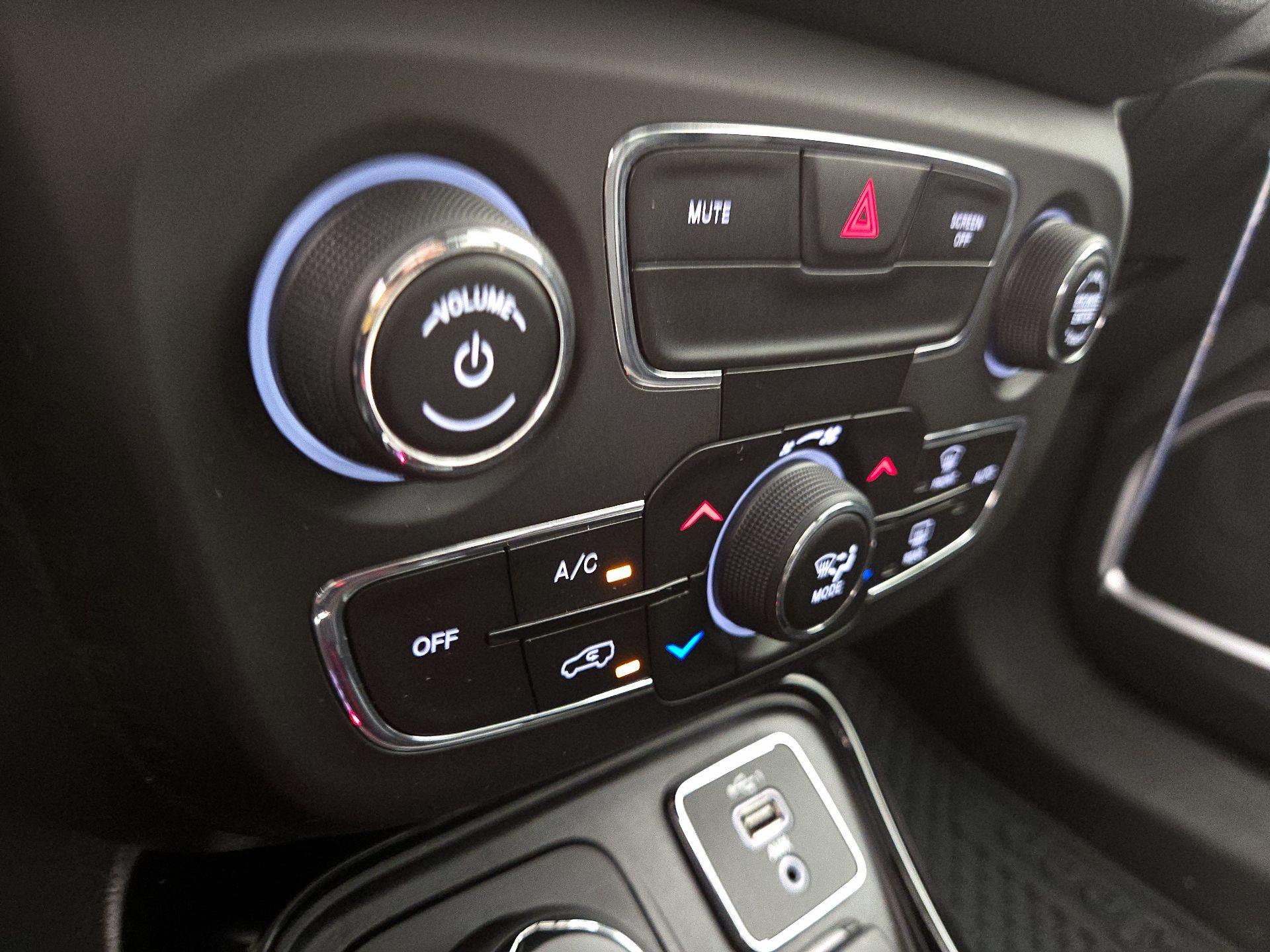 Thumbnail: 2020 Jeep Compass - 16