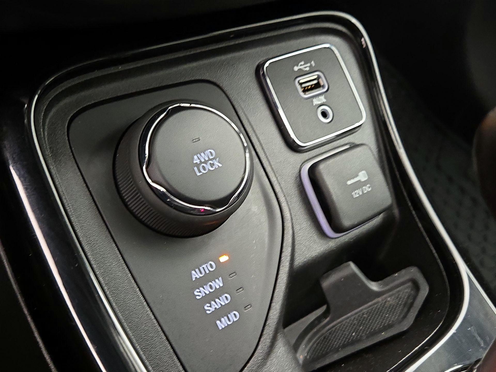 Thumbnail: 2020 Jeep Compass - 18