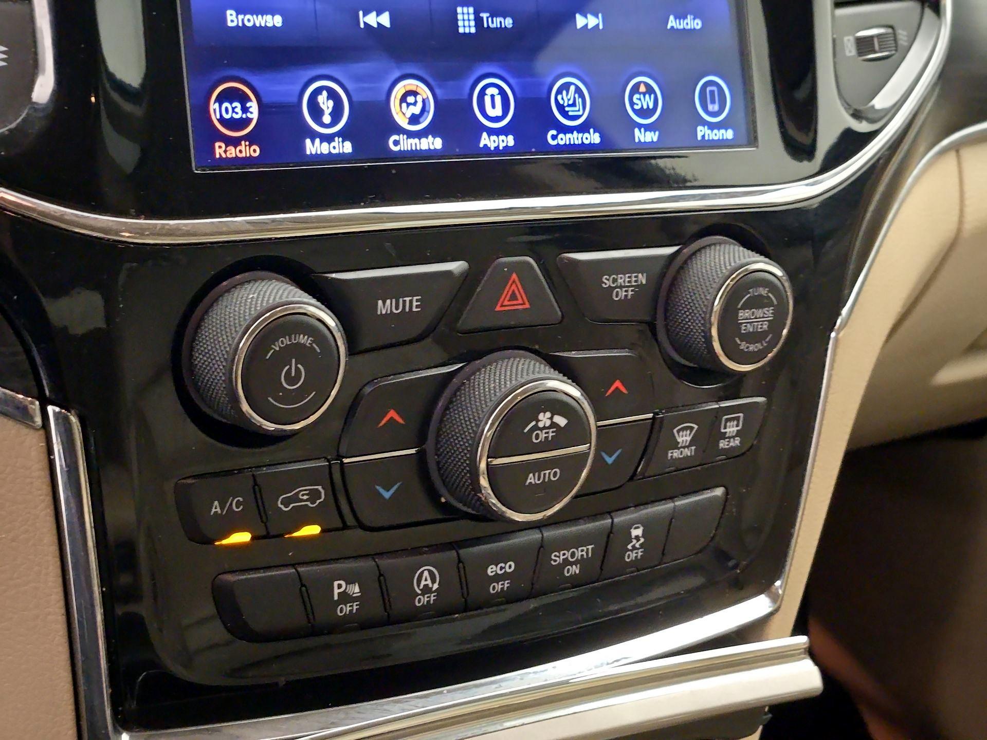 Thumbnail: 2019 Jeep Grand Cherokee - 17