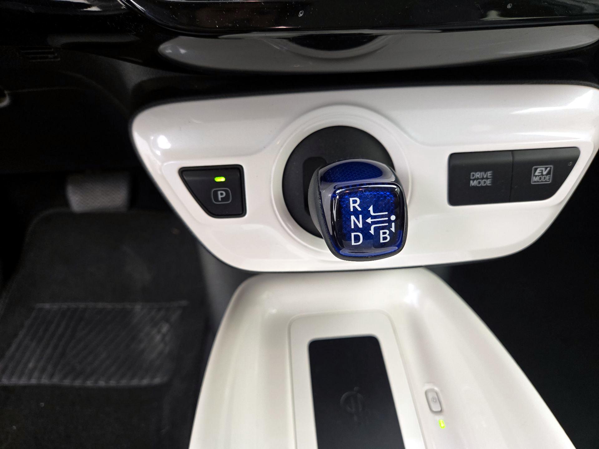 Thumbnail: 2017 Toyota Prius - 18