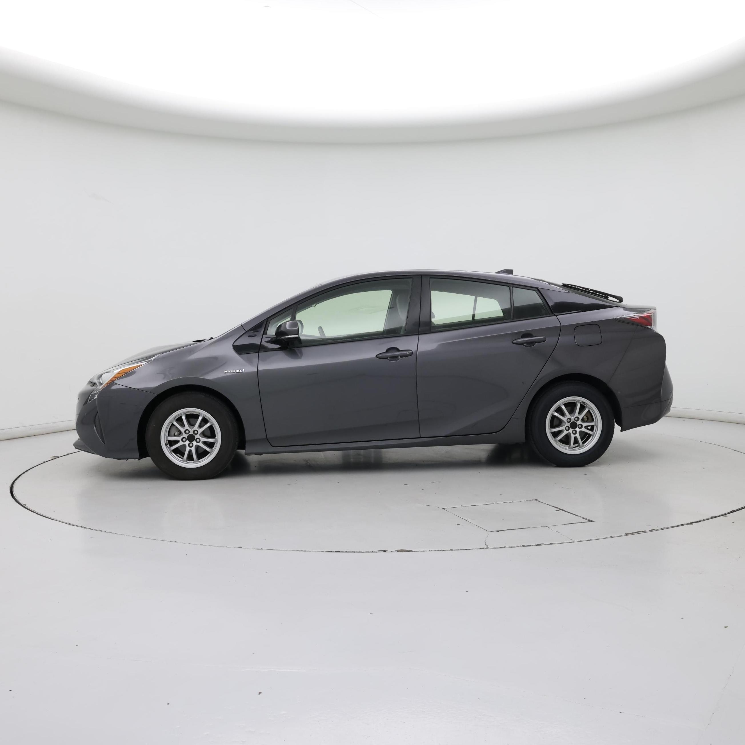 Thumbnail: 2017 Toyota Prius - 3