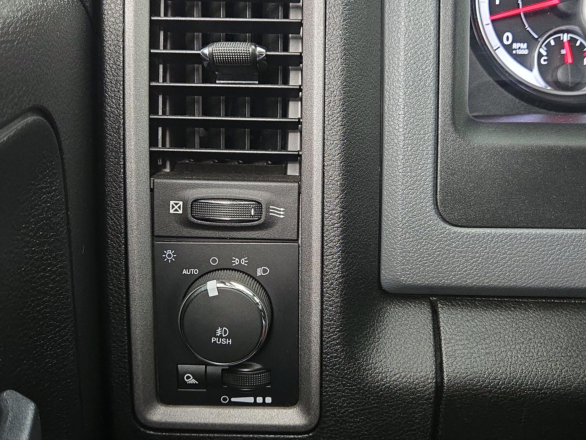 Thumbnail: 2019 RAM 1500 Classic - 13