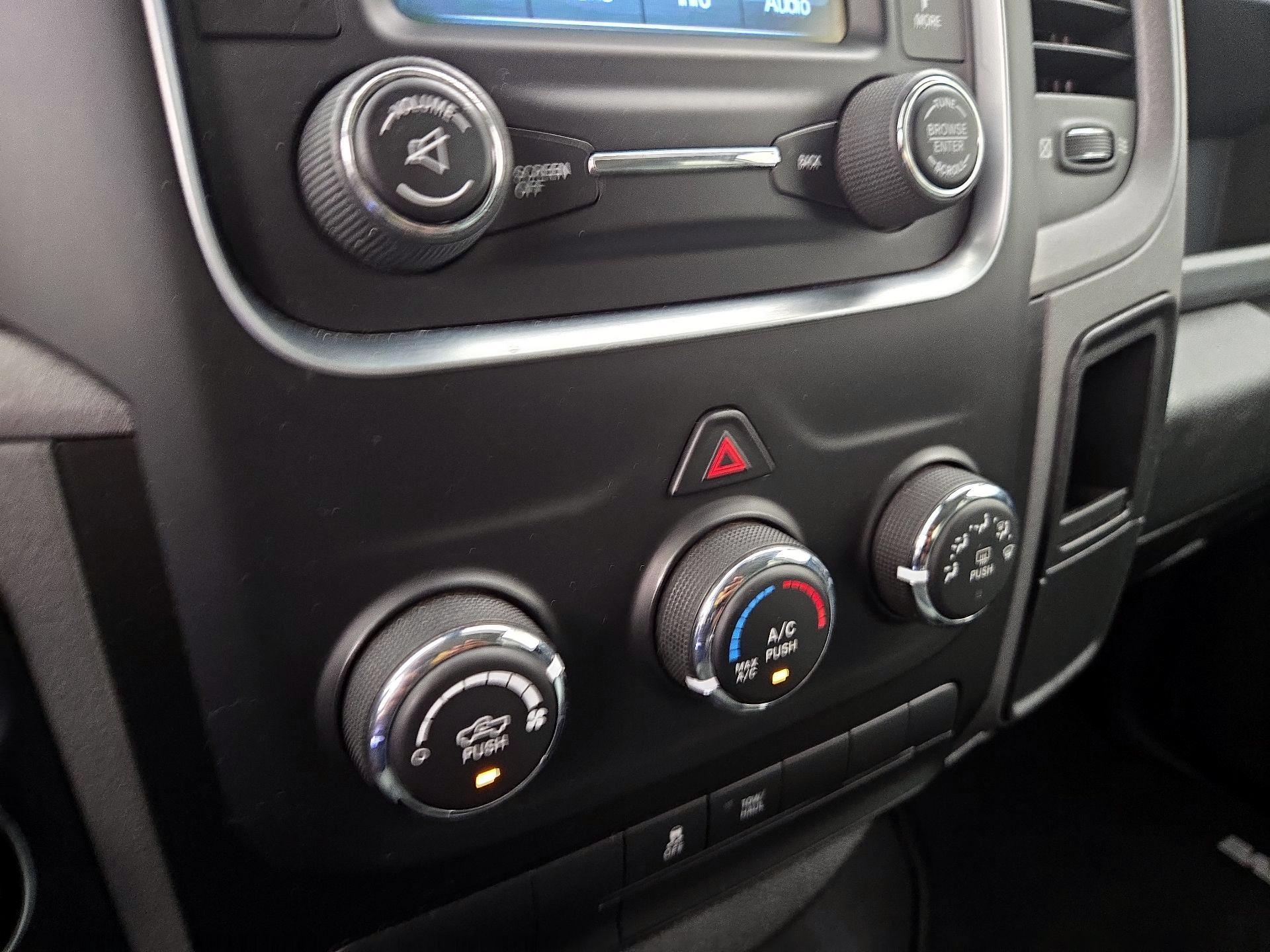 Thumbnail: 2019 RAM 1500 Classic - 16