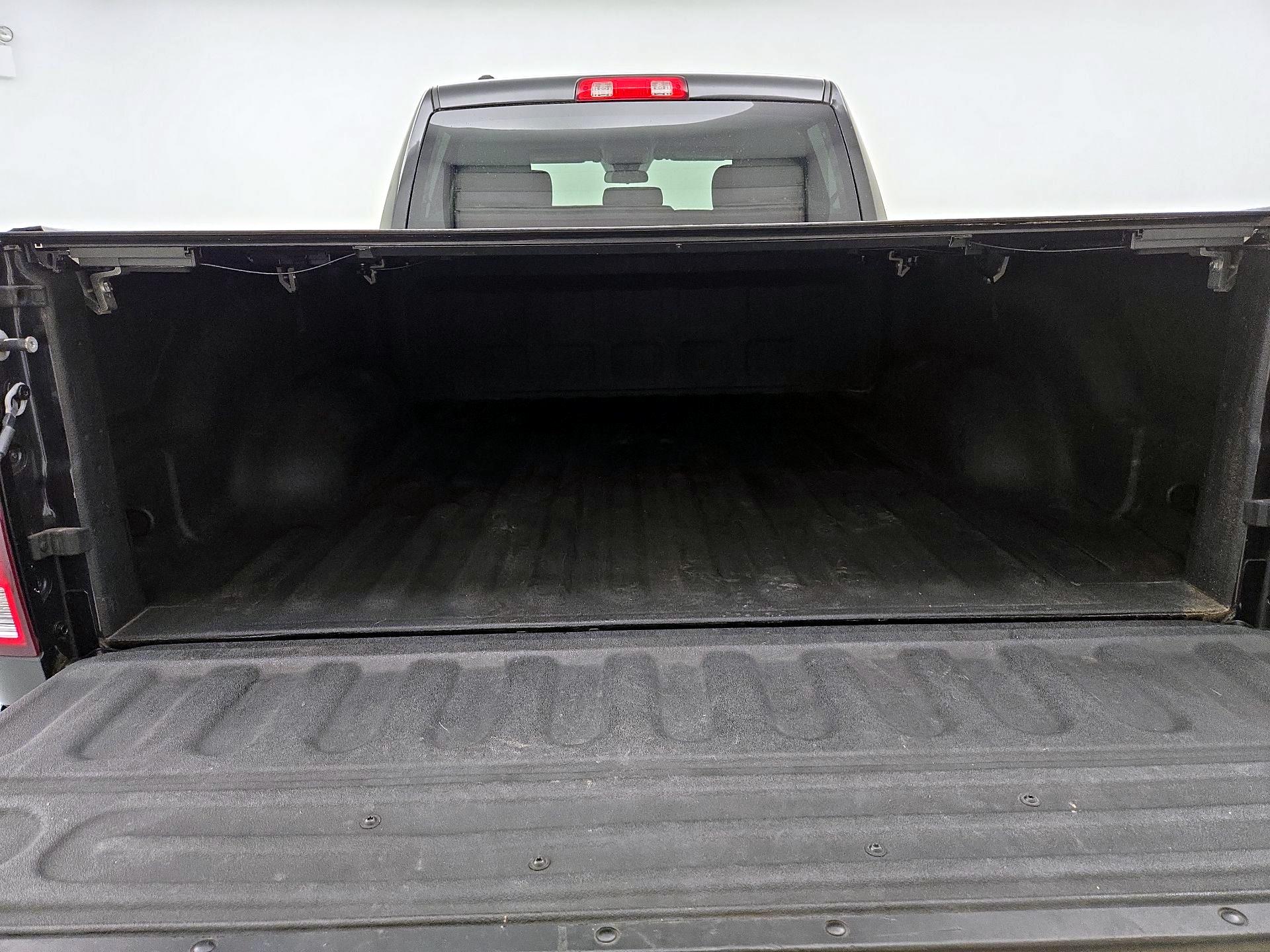 Thumbnail: 2019 RAM 1500 Classic - 19