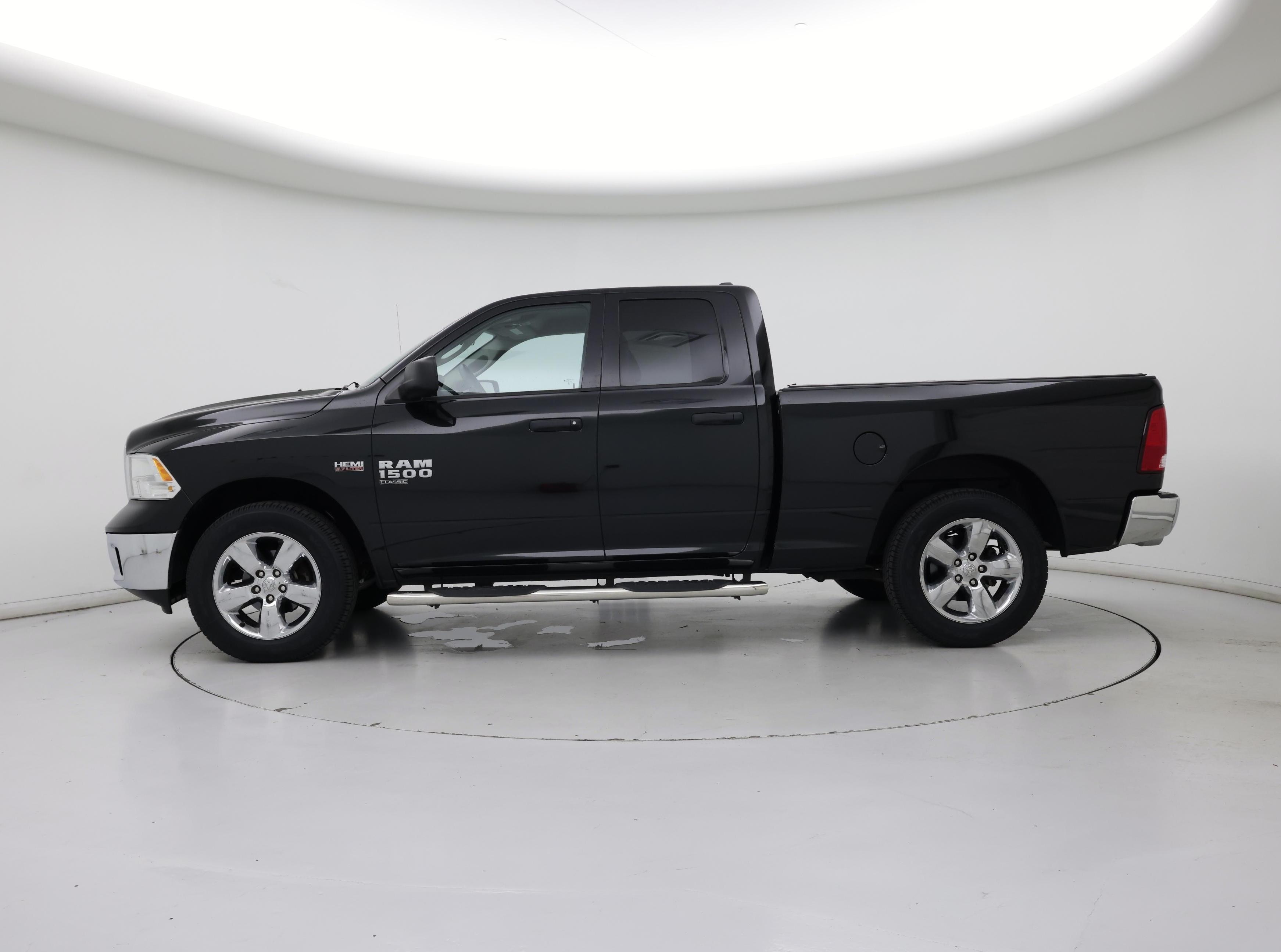 Thumbnail: 2019 RAM 1500 Classic - 3