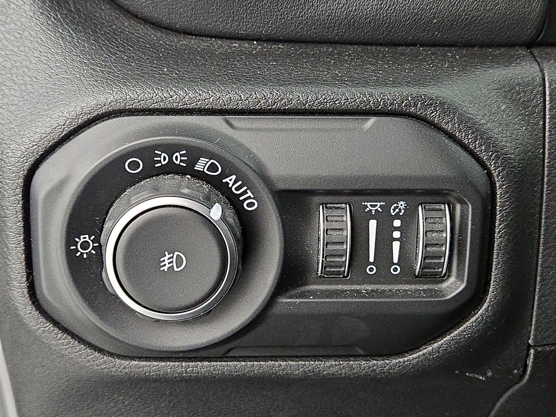 Thumbnail: 2018 Jeep Wrangler - 13
