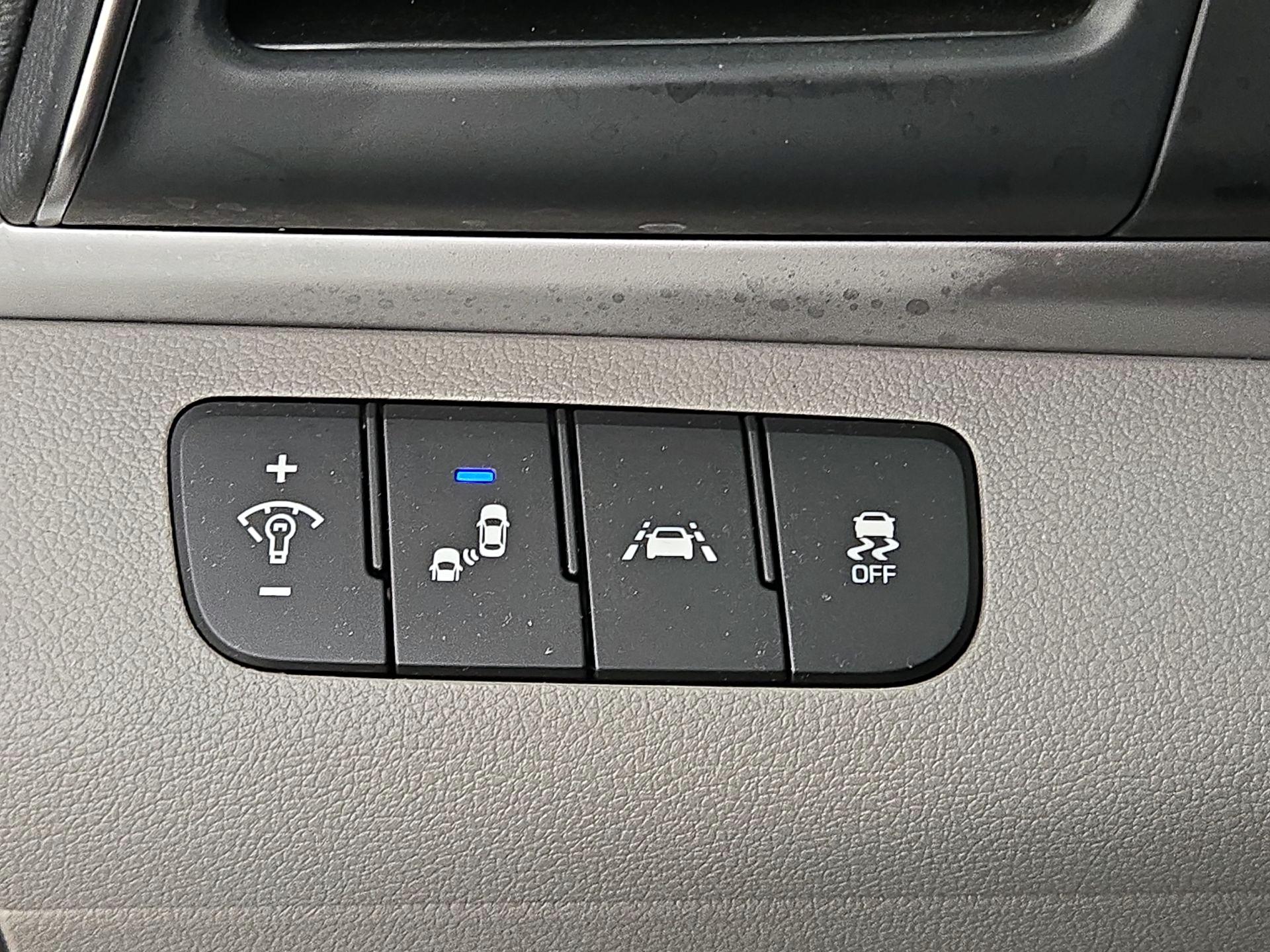 Thumbnail: 2019 Hyundai Elantra - 13