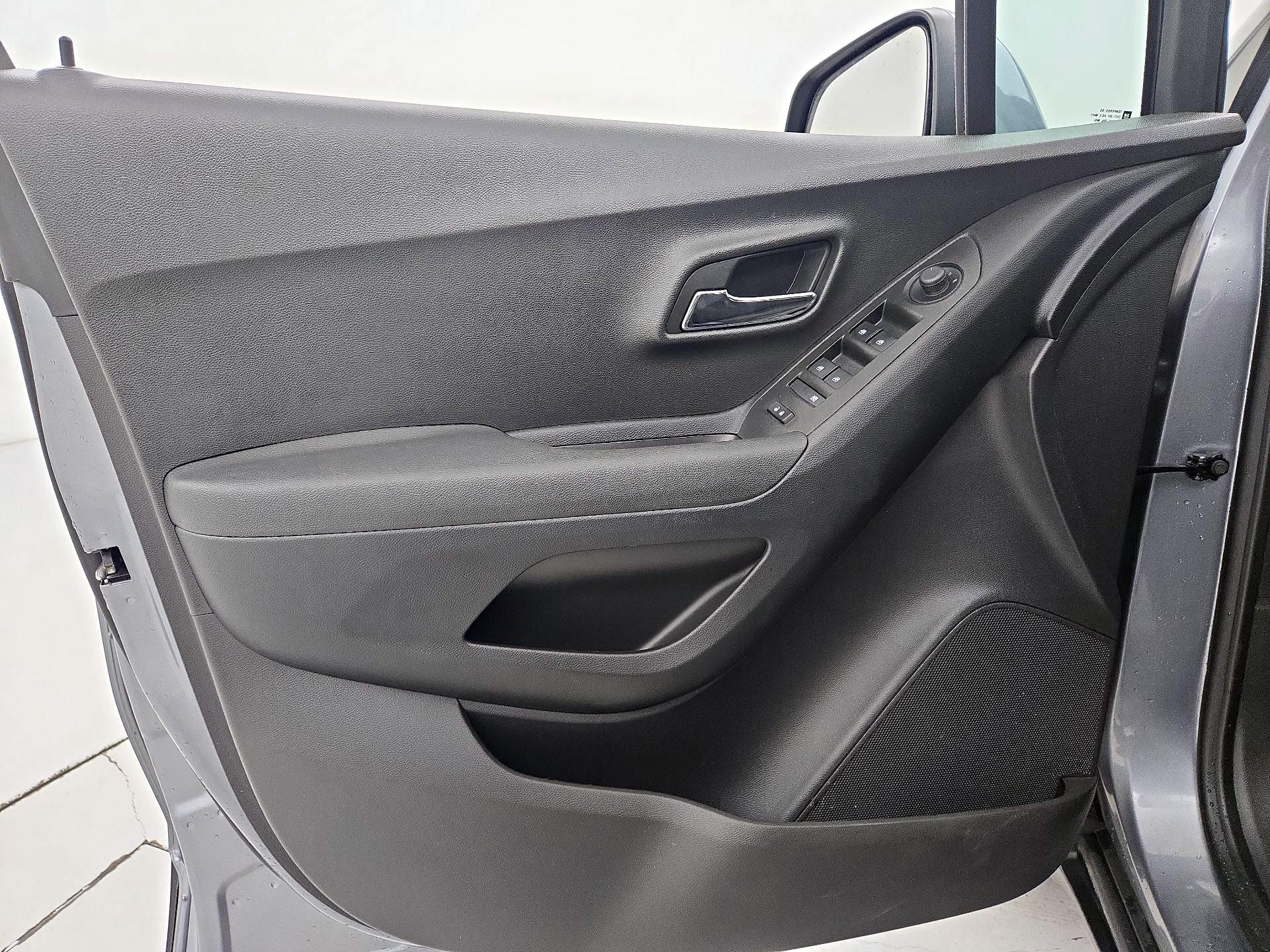 Thumbnail: 2020 Chevrolet Trax - 12
