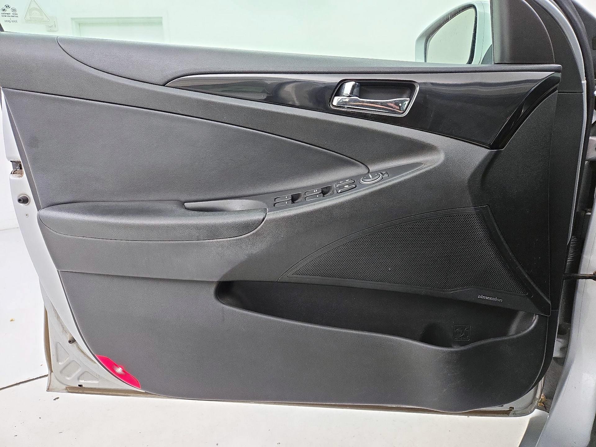 Thumbnail: 2013 Hyundai Sonata - 12