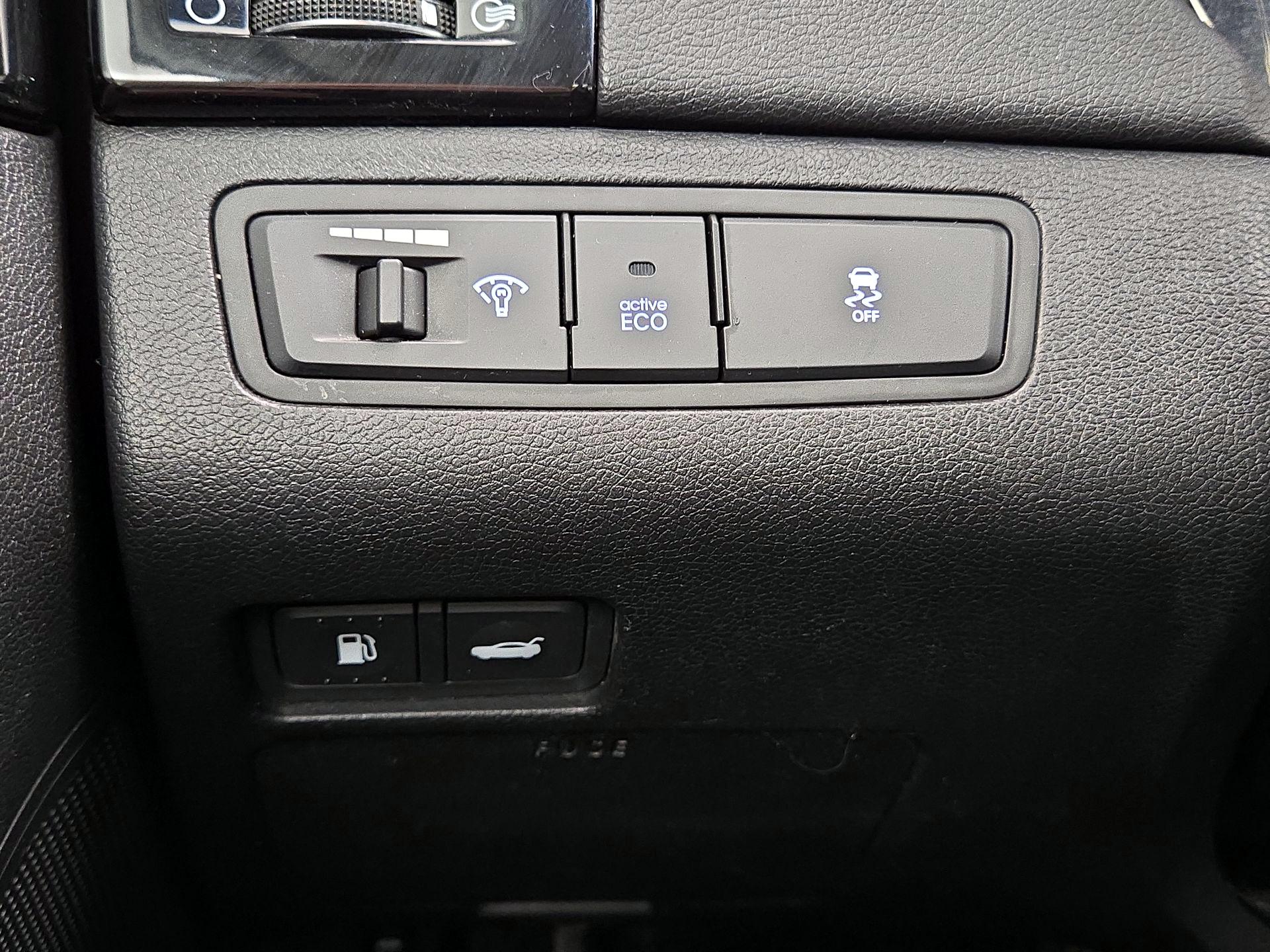 Thumbnail: 2013 Hyundai Sonata - 13