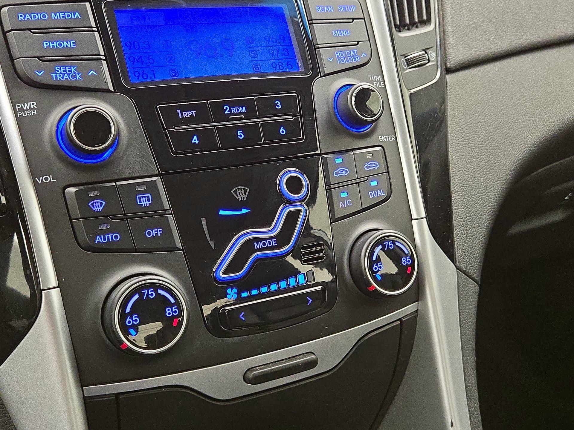 Thumbnail: 2013 Hyundai Sonata - 15