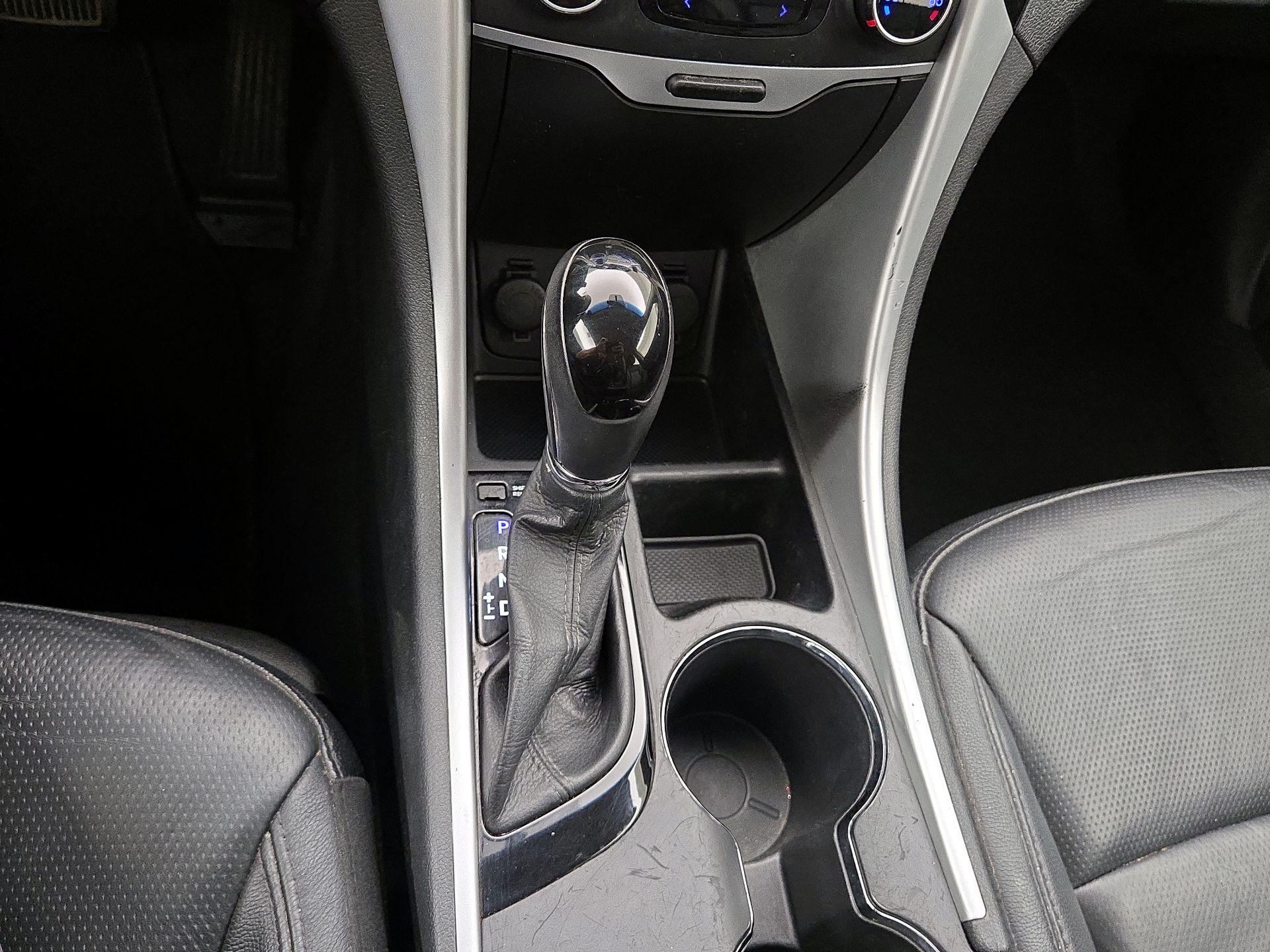 Thumbnail: 2013 Hyundai Sonata - 16