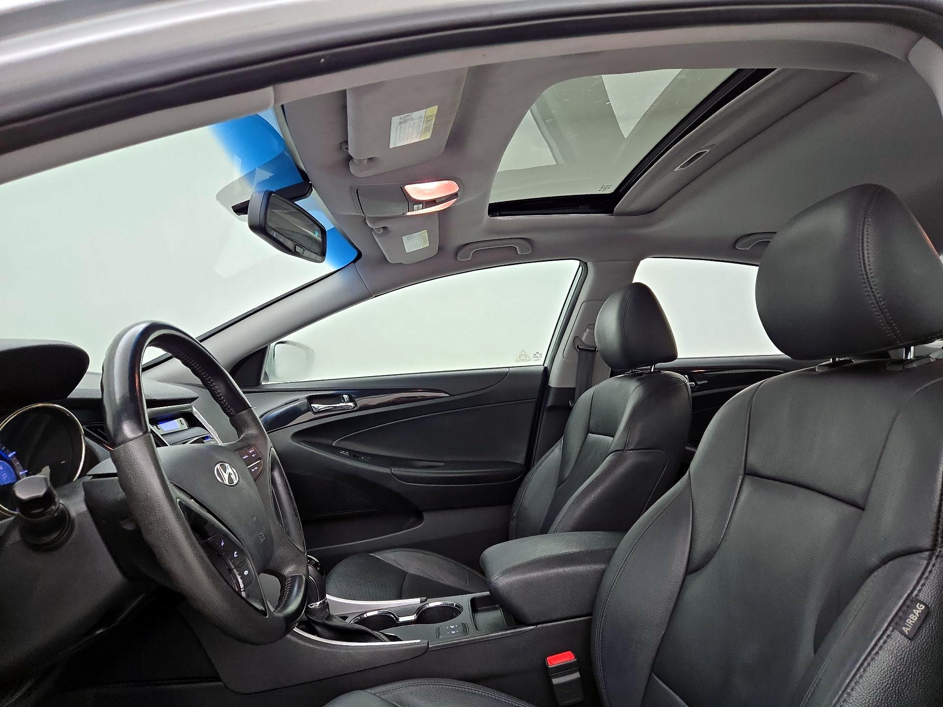 Thumbnail: 2013 Hyundai Sonata - 18