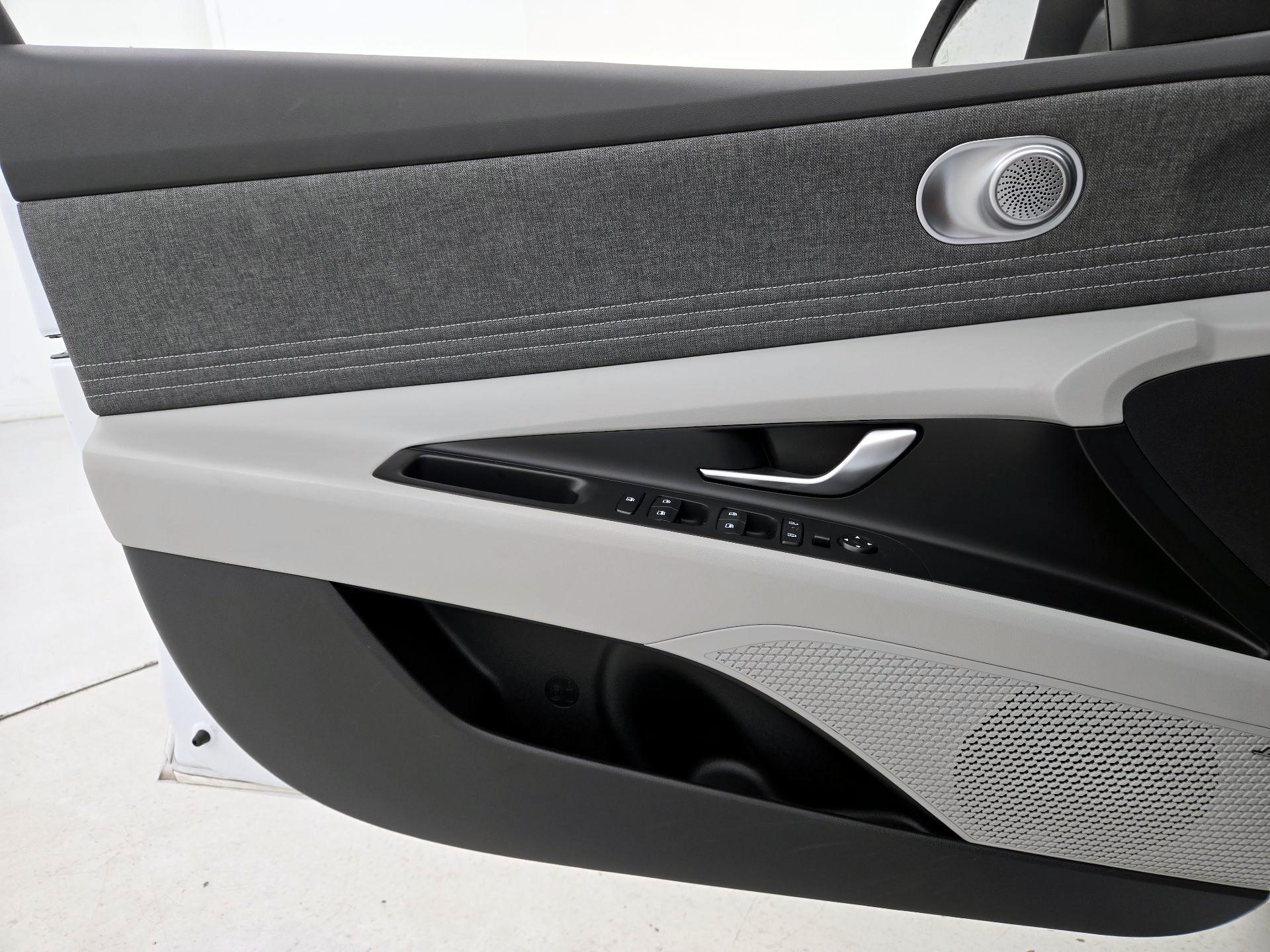 Thumbnail: 2024 Hyundai Elantra - 12
