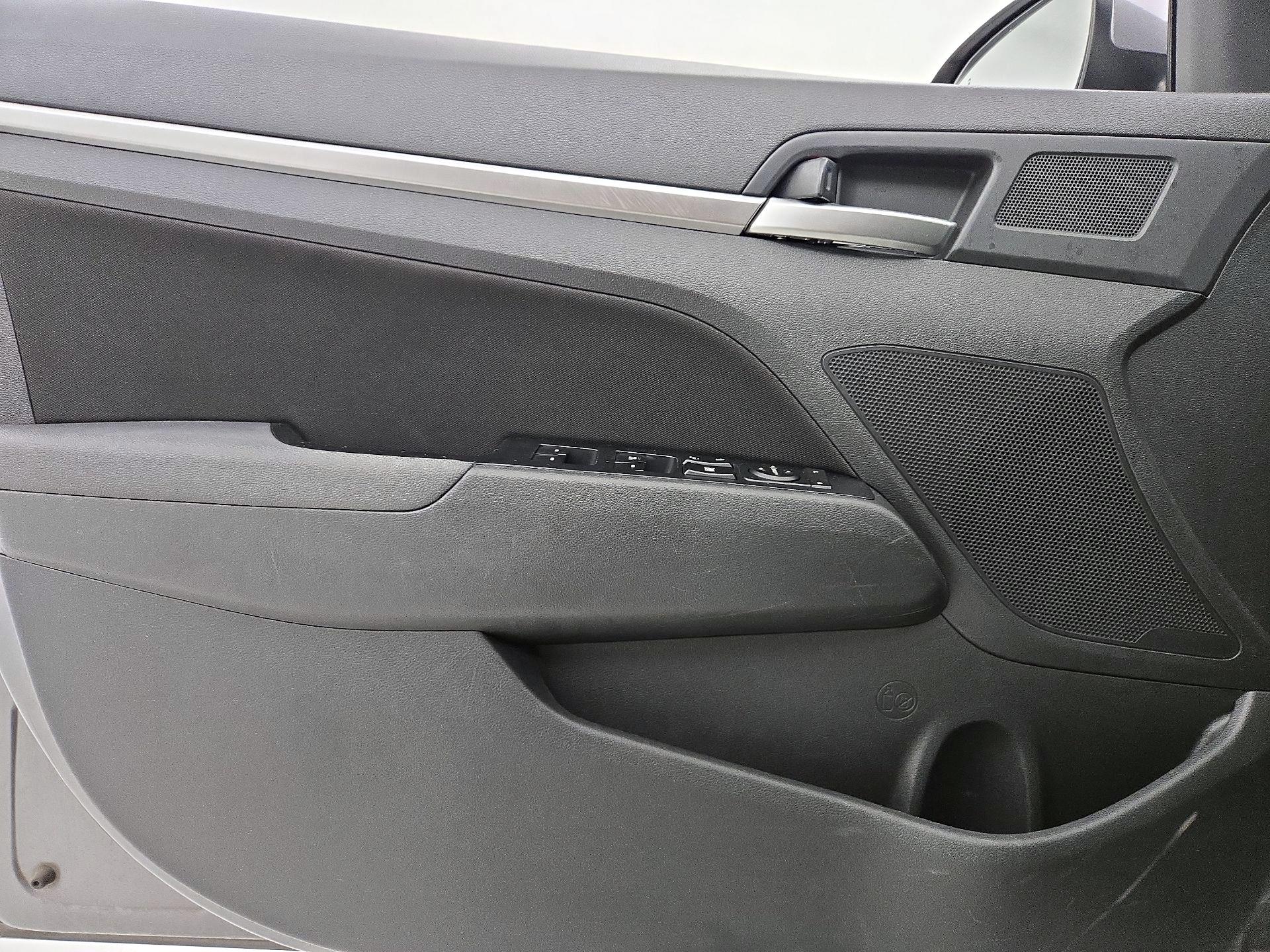 Thumbnail: 2020 Hyundai Elantra - 12