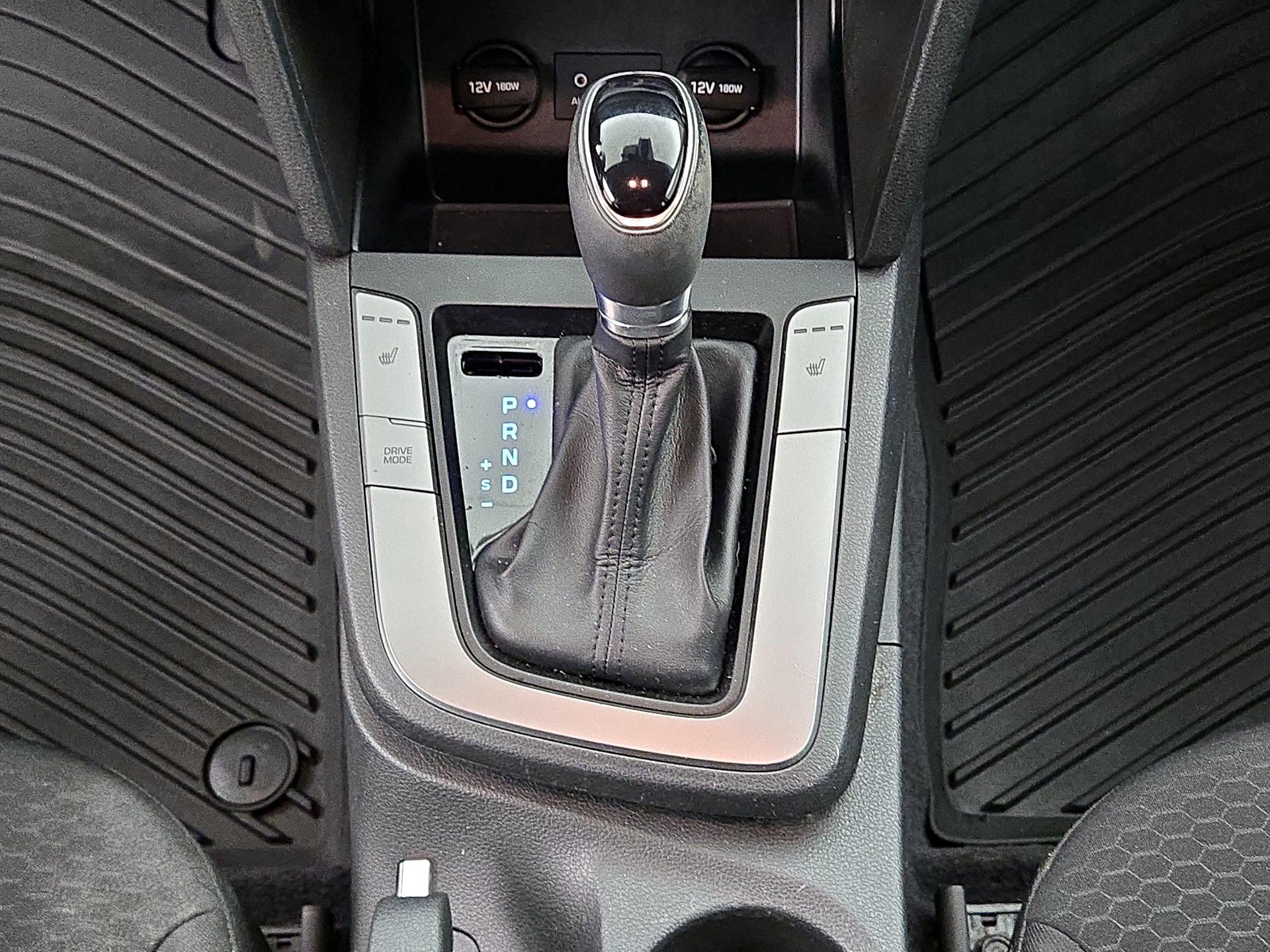 Thumbnail: 2020 Hyundai Elantra - 17