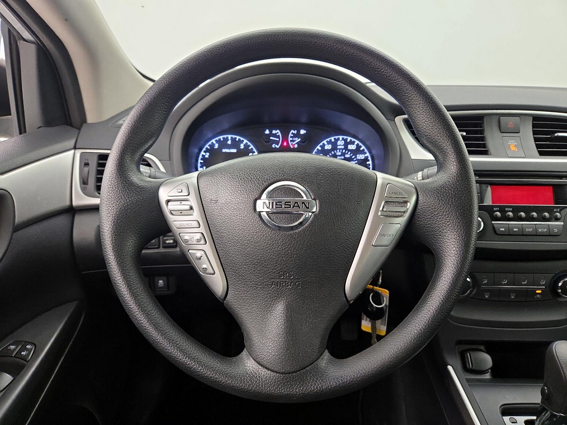 Thumbnail: 2017 Nissan Sentra - 10