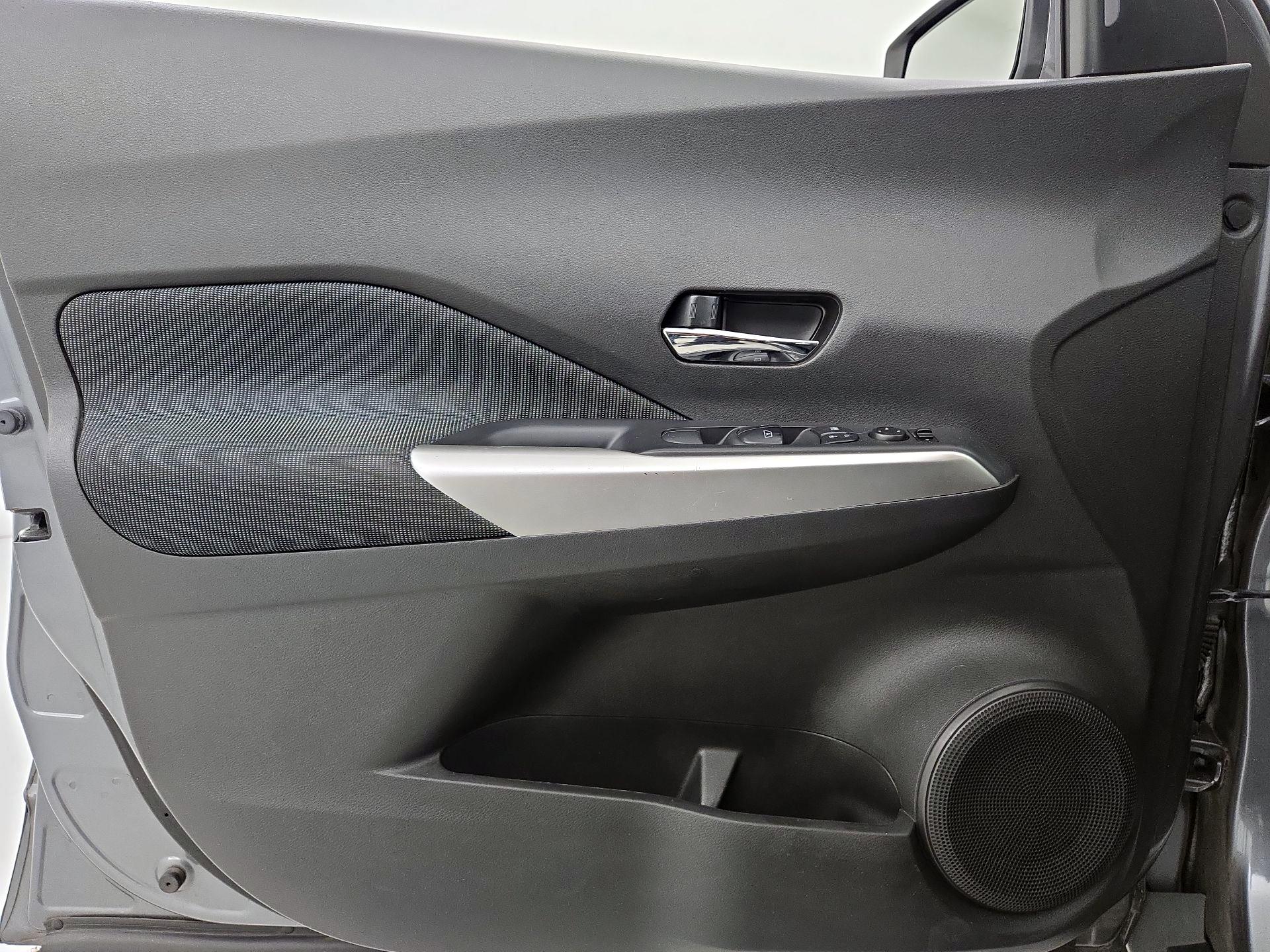 Thumbnail: 2019 Nissan Kicks - 12