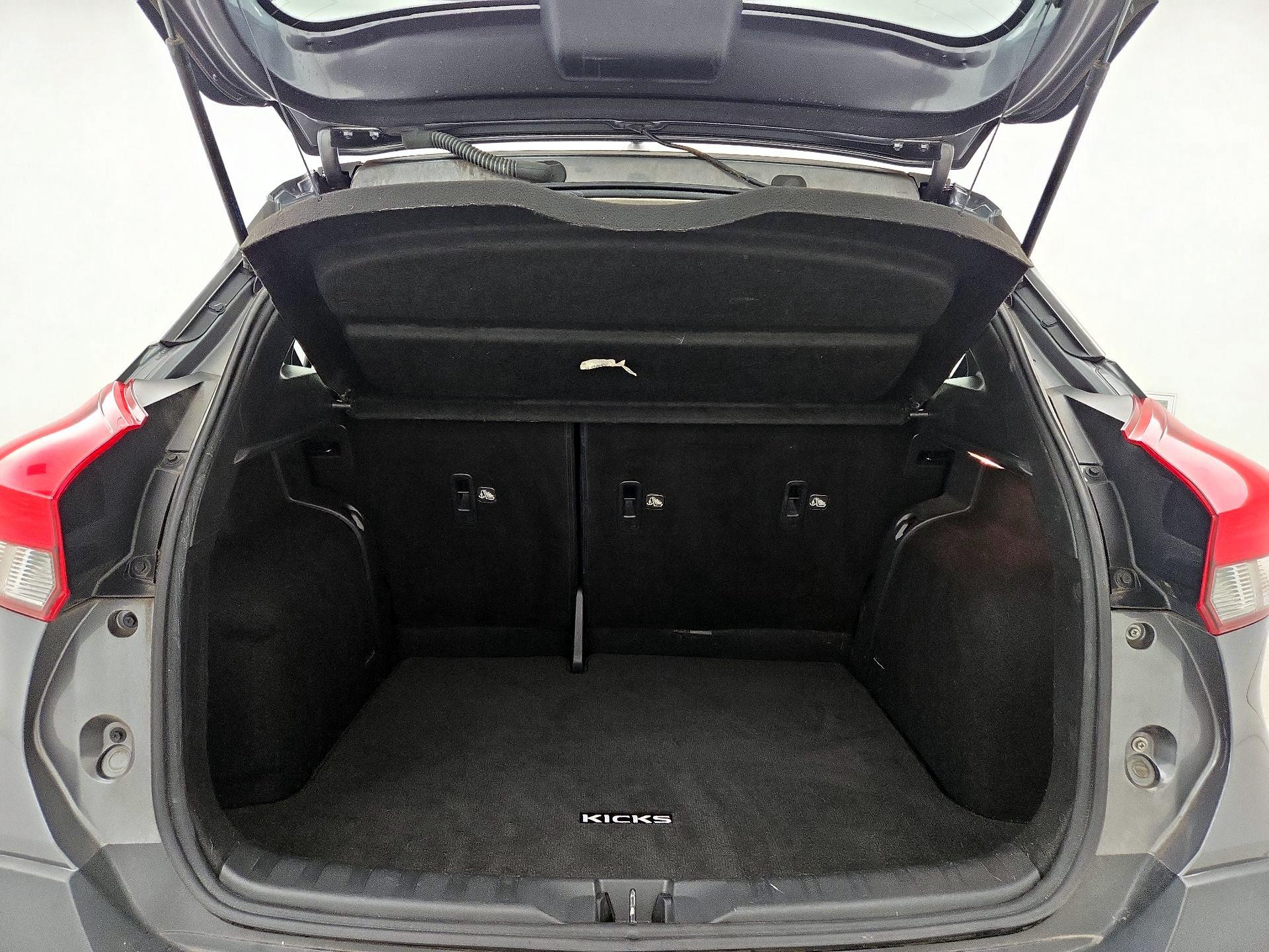 Thumbnail: 2019 Nissan Kicks - 19