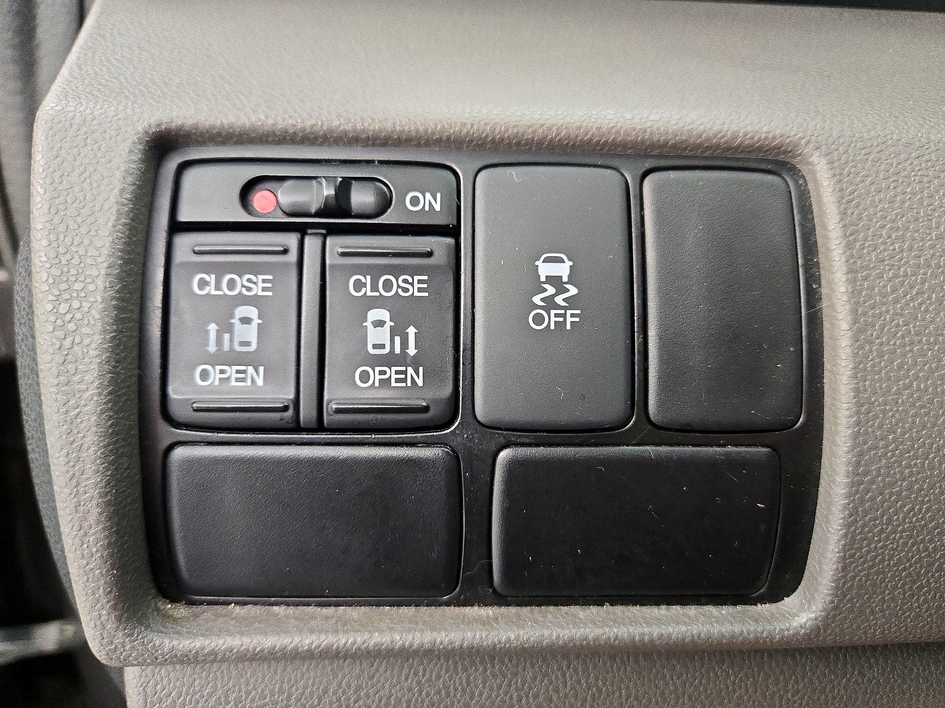 Thumbnail: 2015 Honda Odyssey - 13