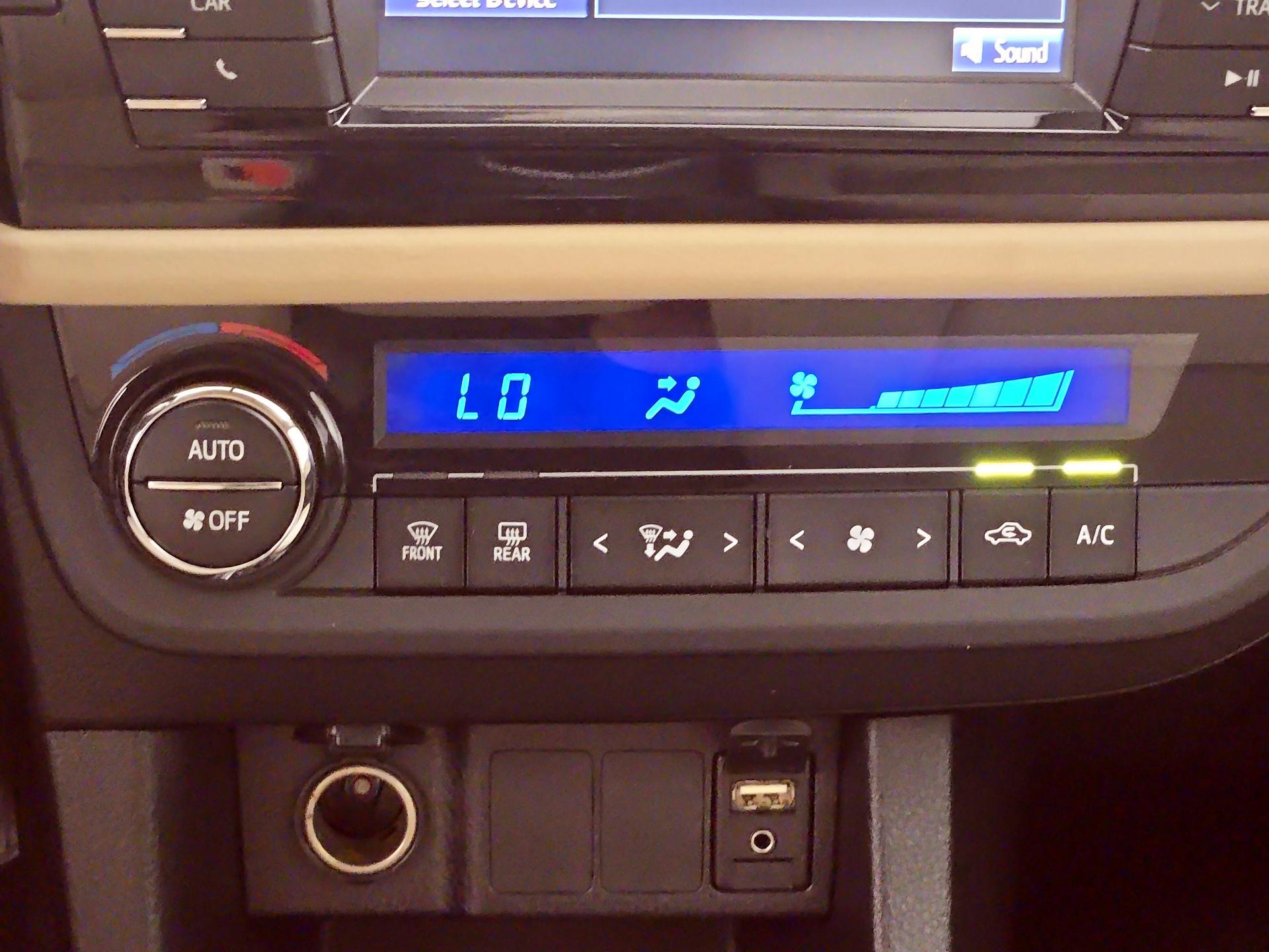 Thumbnail: 2015 Toyota Corolla - 16