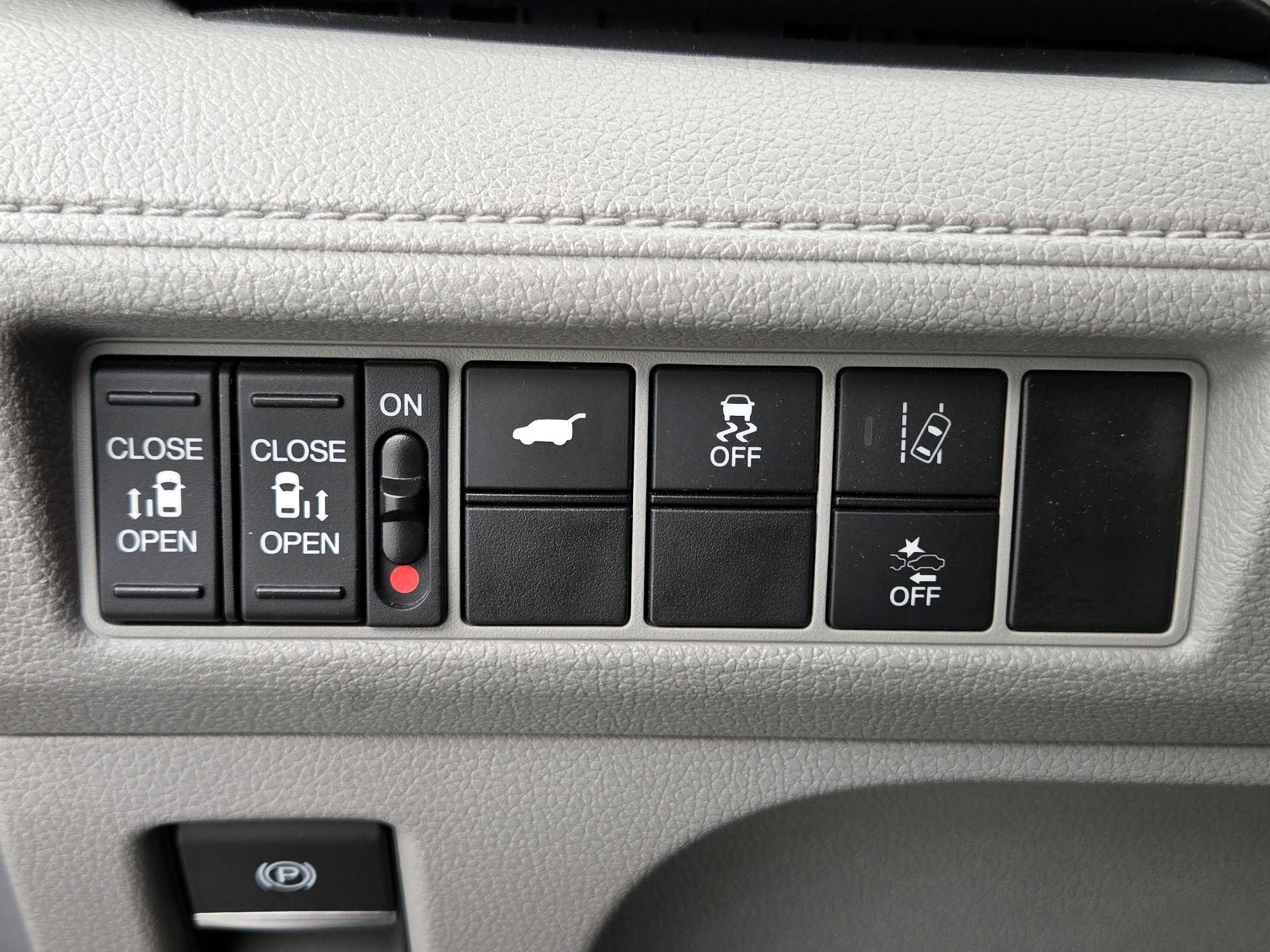 Thumbnail: 2019 Honda Odyssey - 13