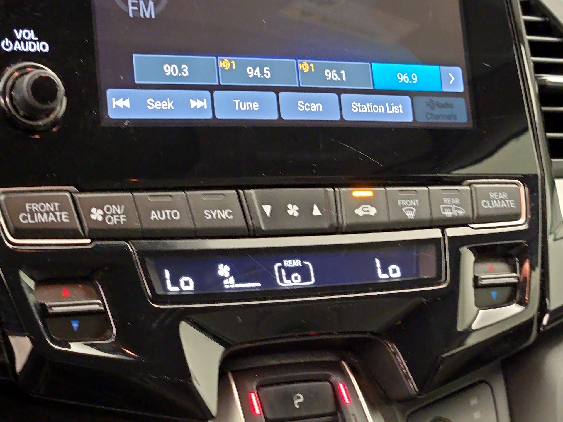 Thumbnail: 2019 Honda Odyssey - 17