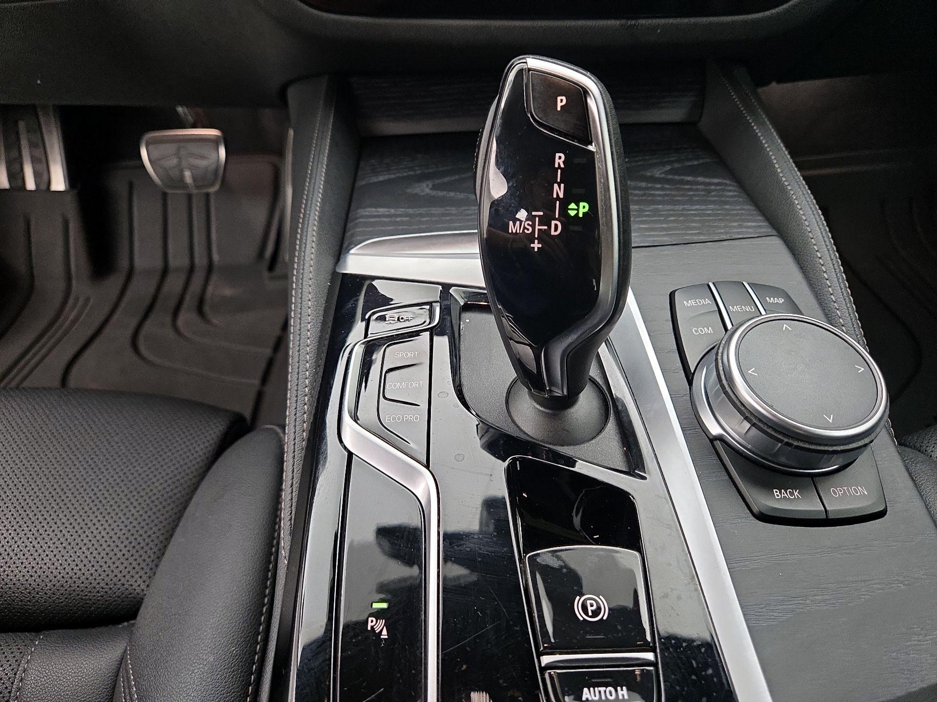 Thumbnail: 2022 BMW 5 Series - 18