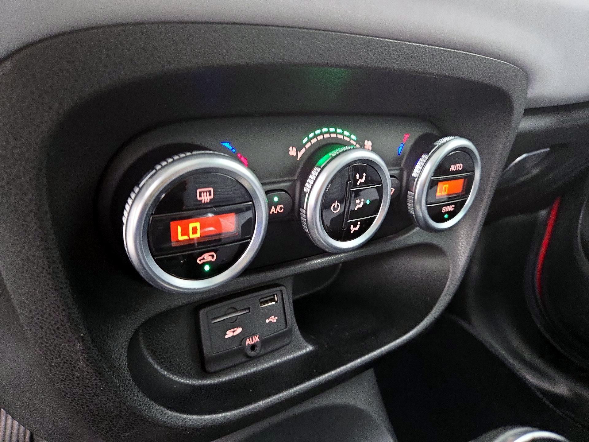 Thumbnail: 2014 Fiat 500L - 16