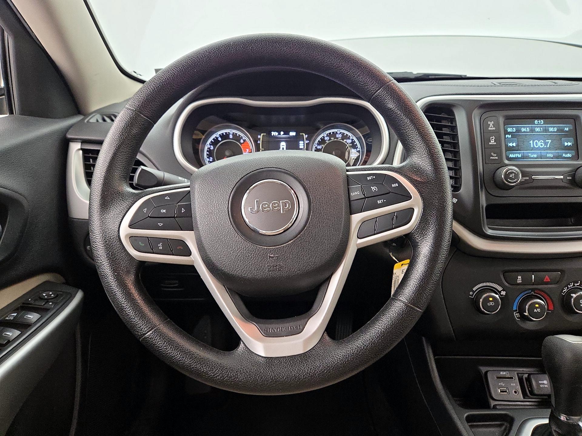 Thumbnail: 2017 Jeep Cherokee - 10