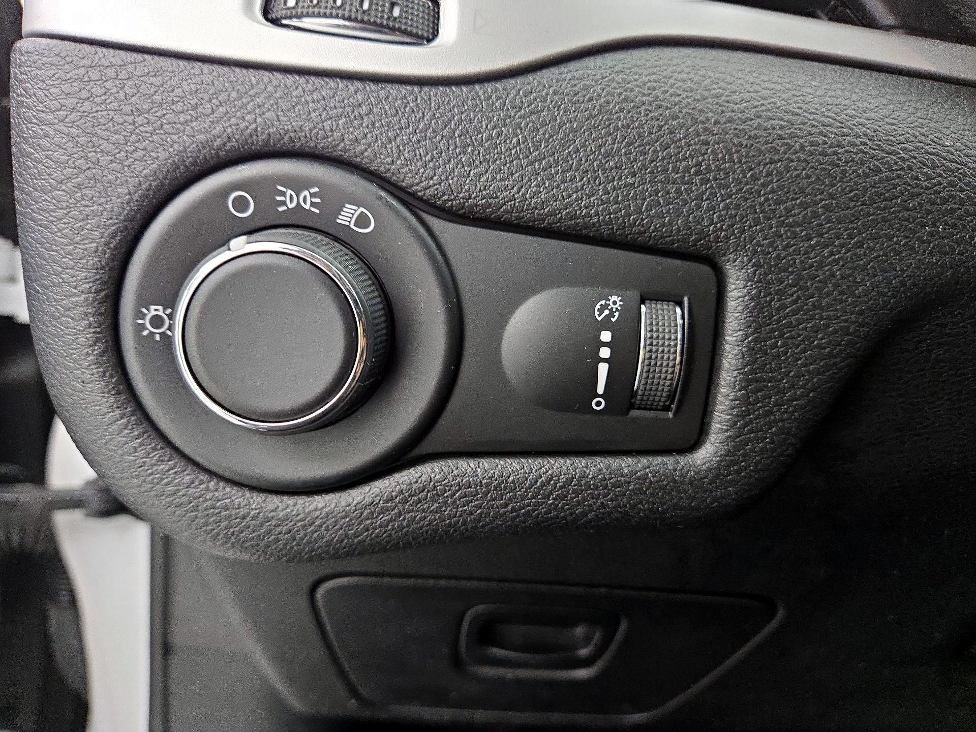 Thumbnail: 2017 Jeep Cherokee - 13