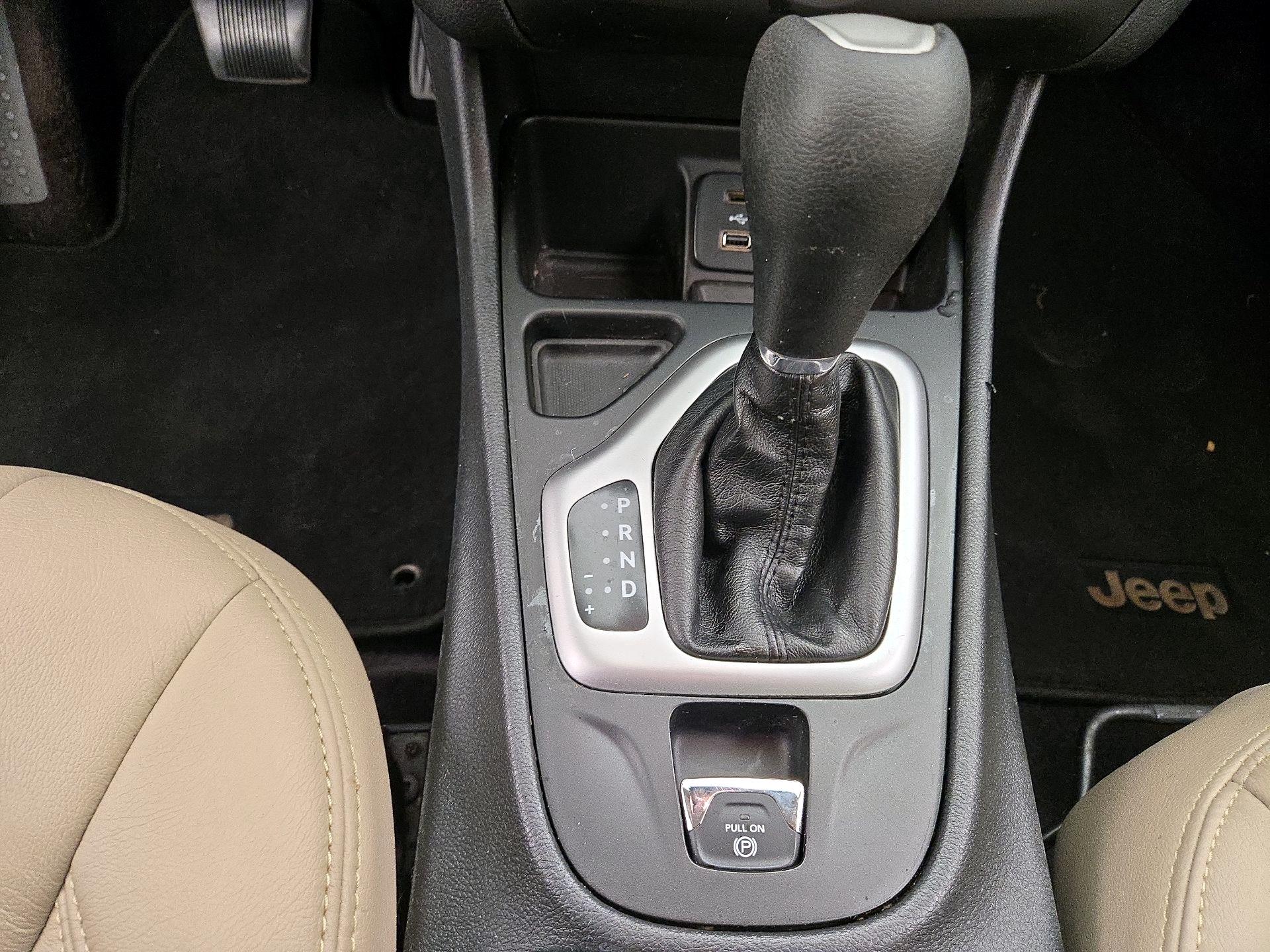 Thumbnail: 2017 Jeep Cherokee - 16